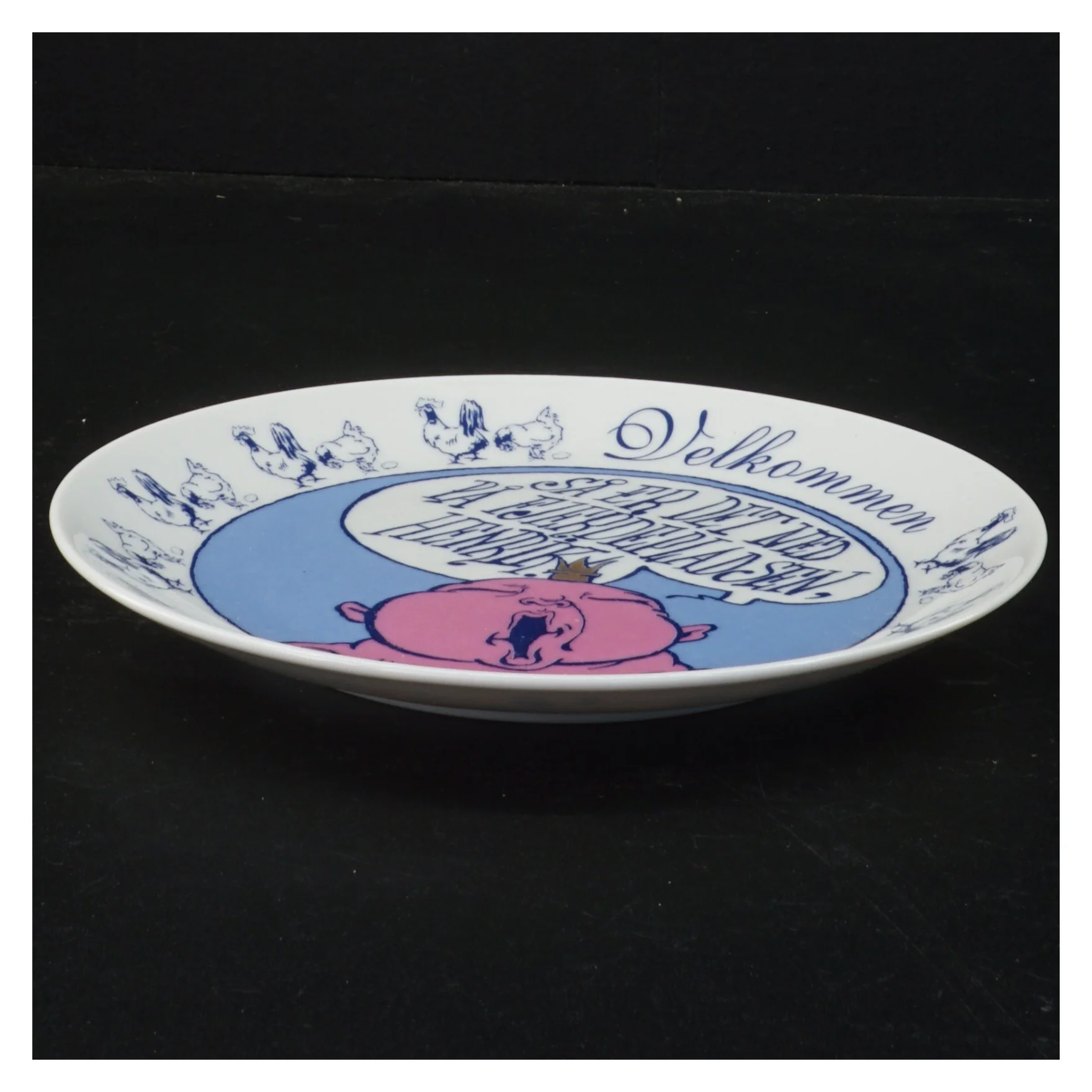 Bagsiden tallerken 2005 fra Roald Dahl (str. 19 x 2 cm)