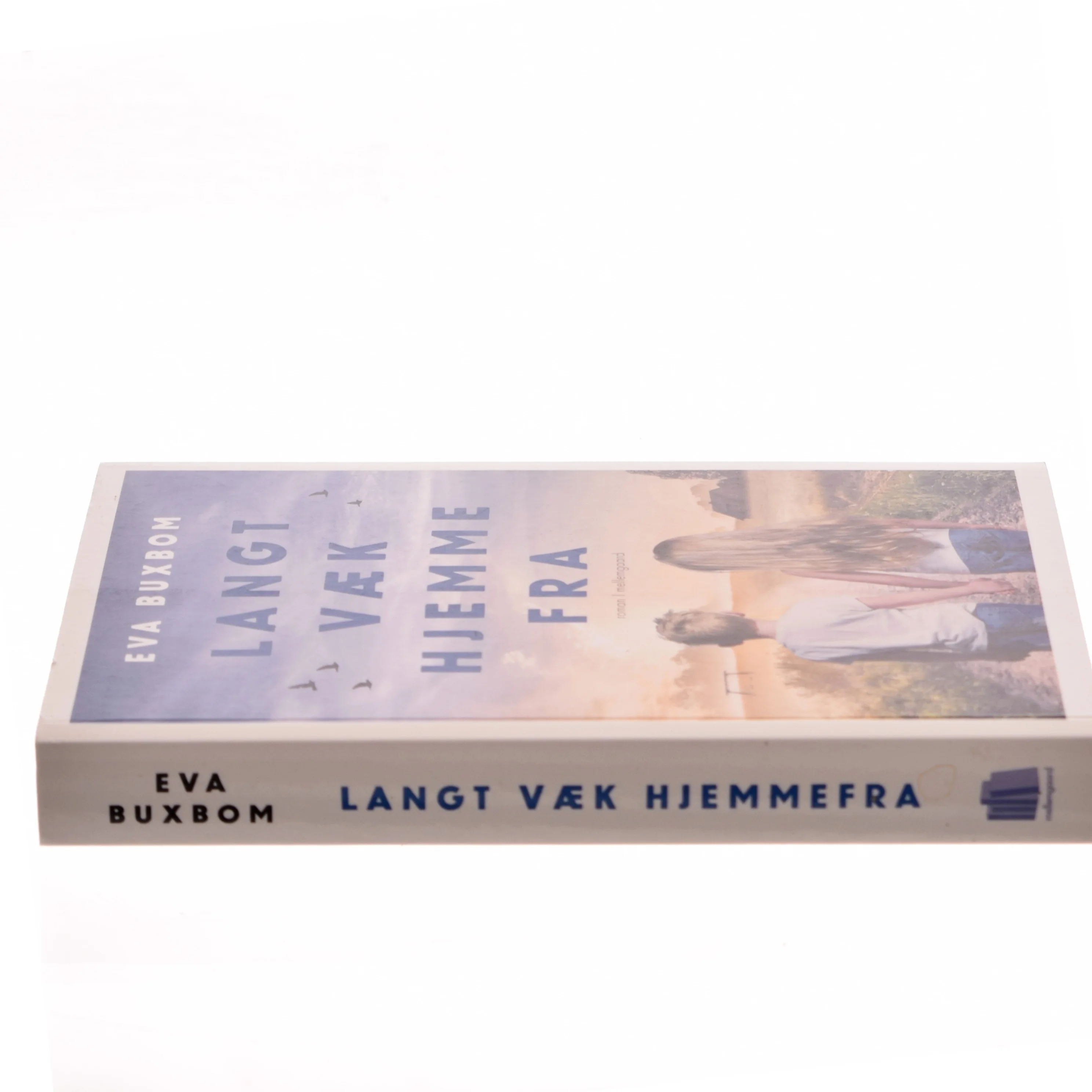 Langt væk hjemmefra af Eva Buxbom (Bog)