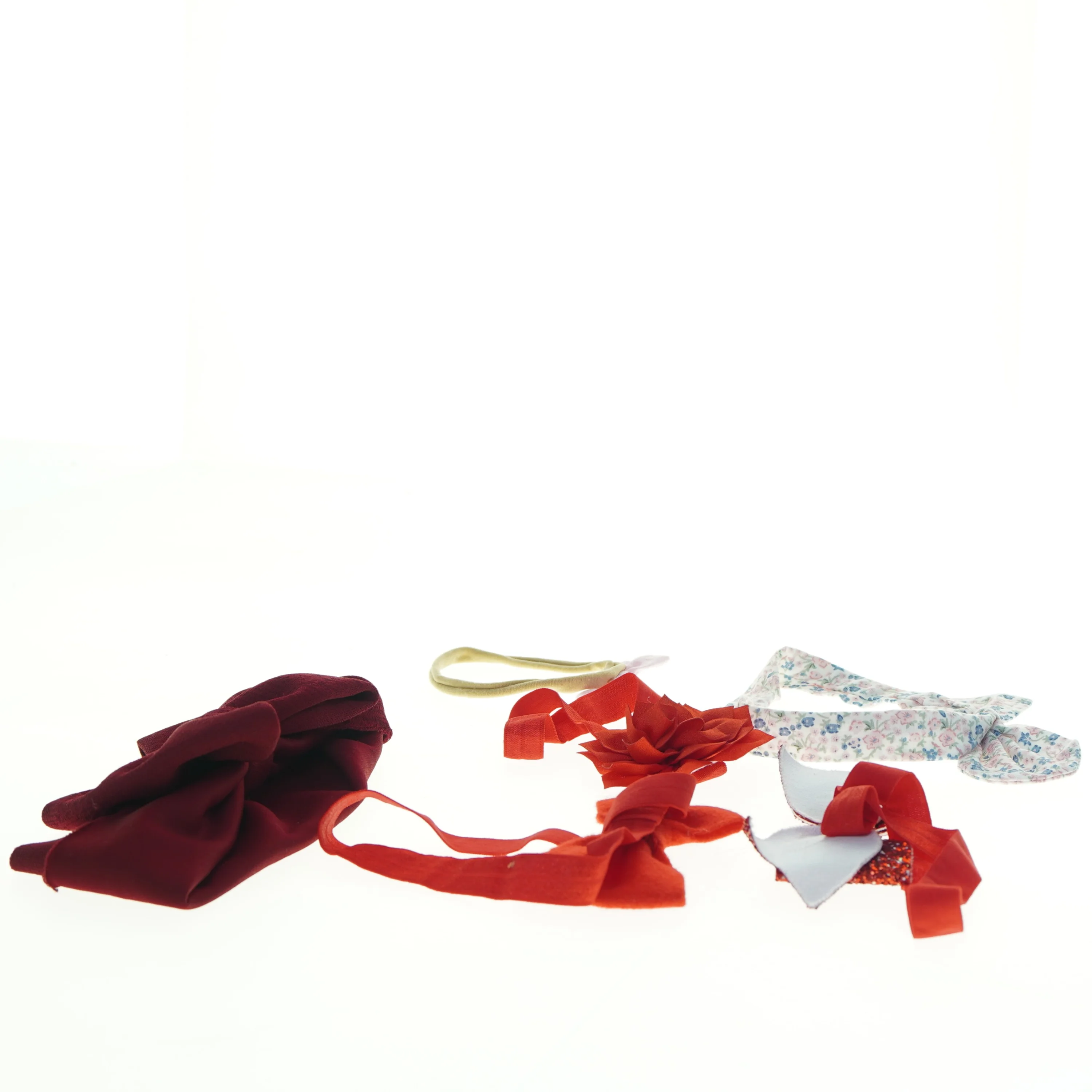 Hårbånd og hårpynt sæt (str. Diameter 17 cm til 8 cm)