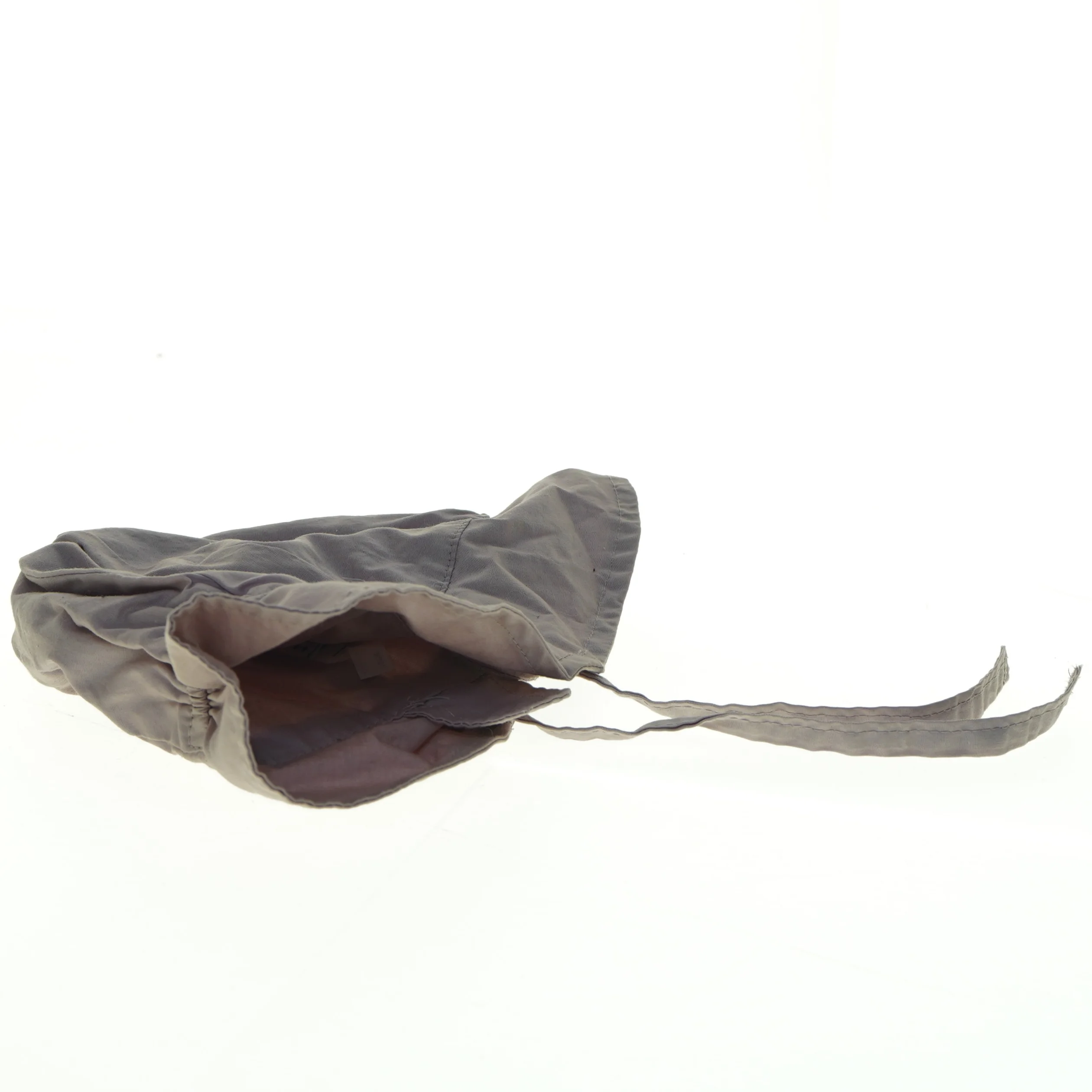 Grå babyhue fra Name It (str. 6 til 9 måneder)