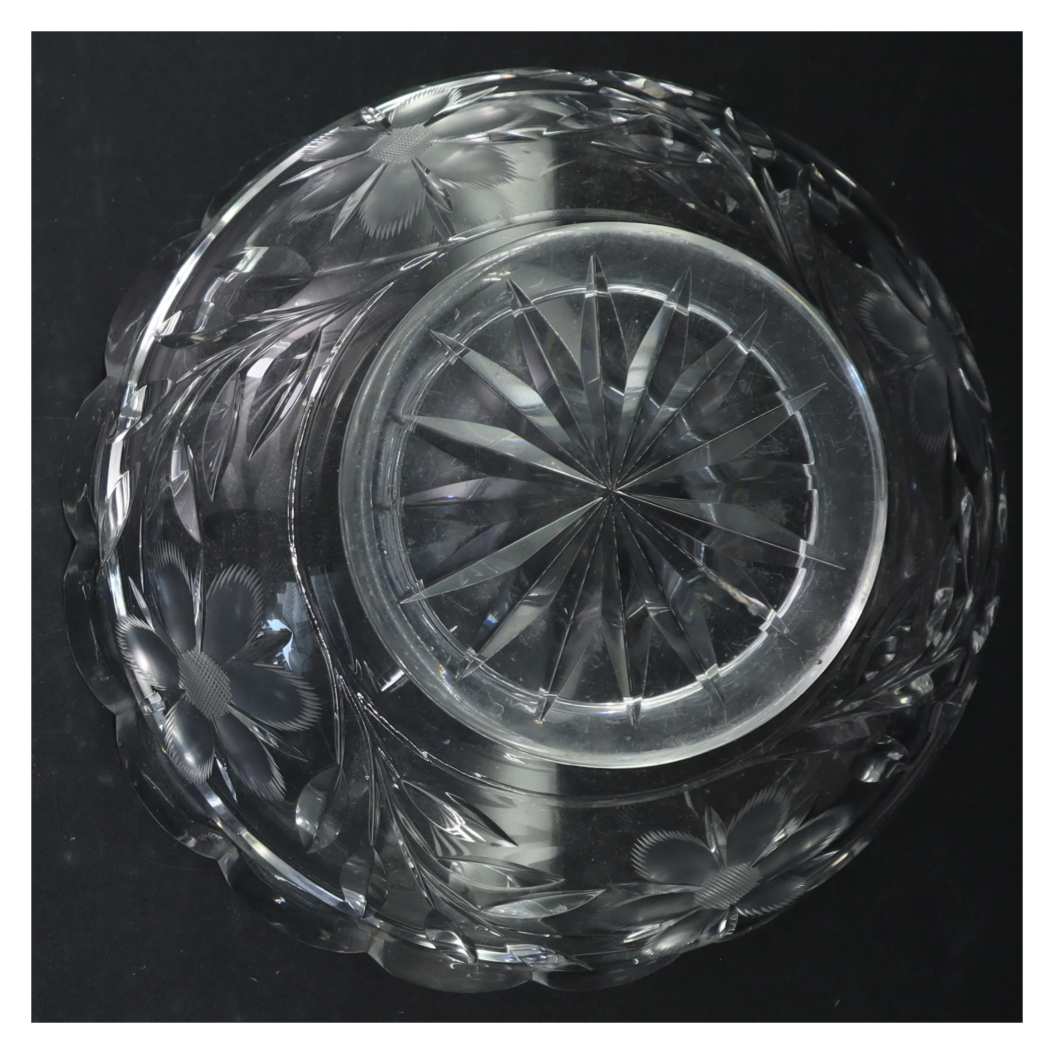 Krystalskål med slebne mønstre (str. Ø. 20 cm)