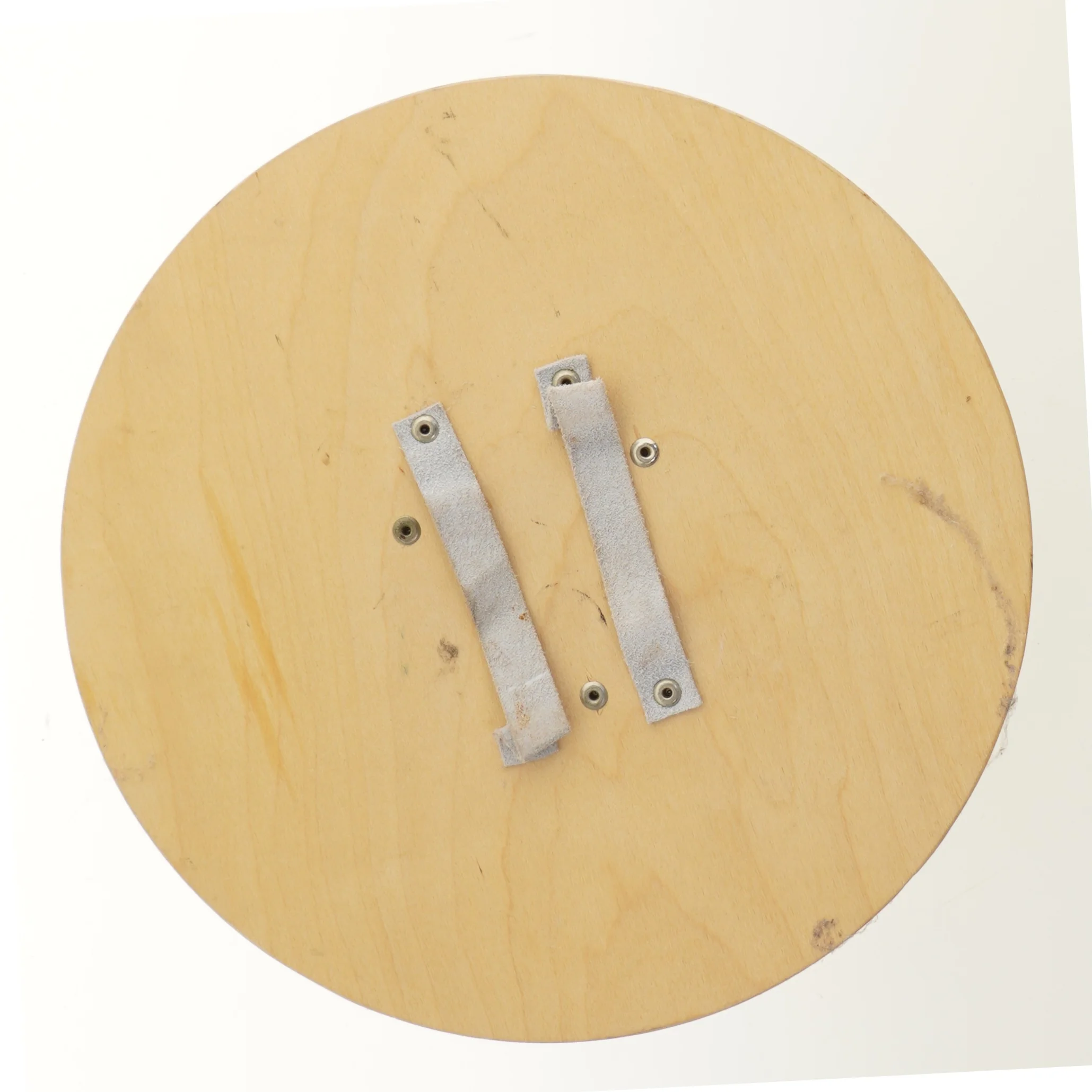 Træskjold med dekoration (str. Ø 36 cm)