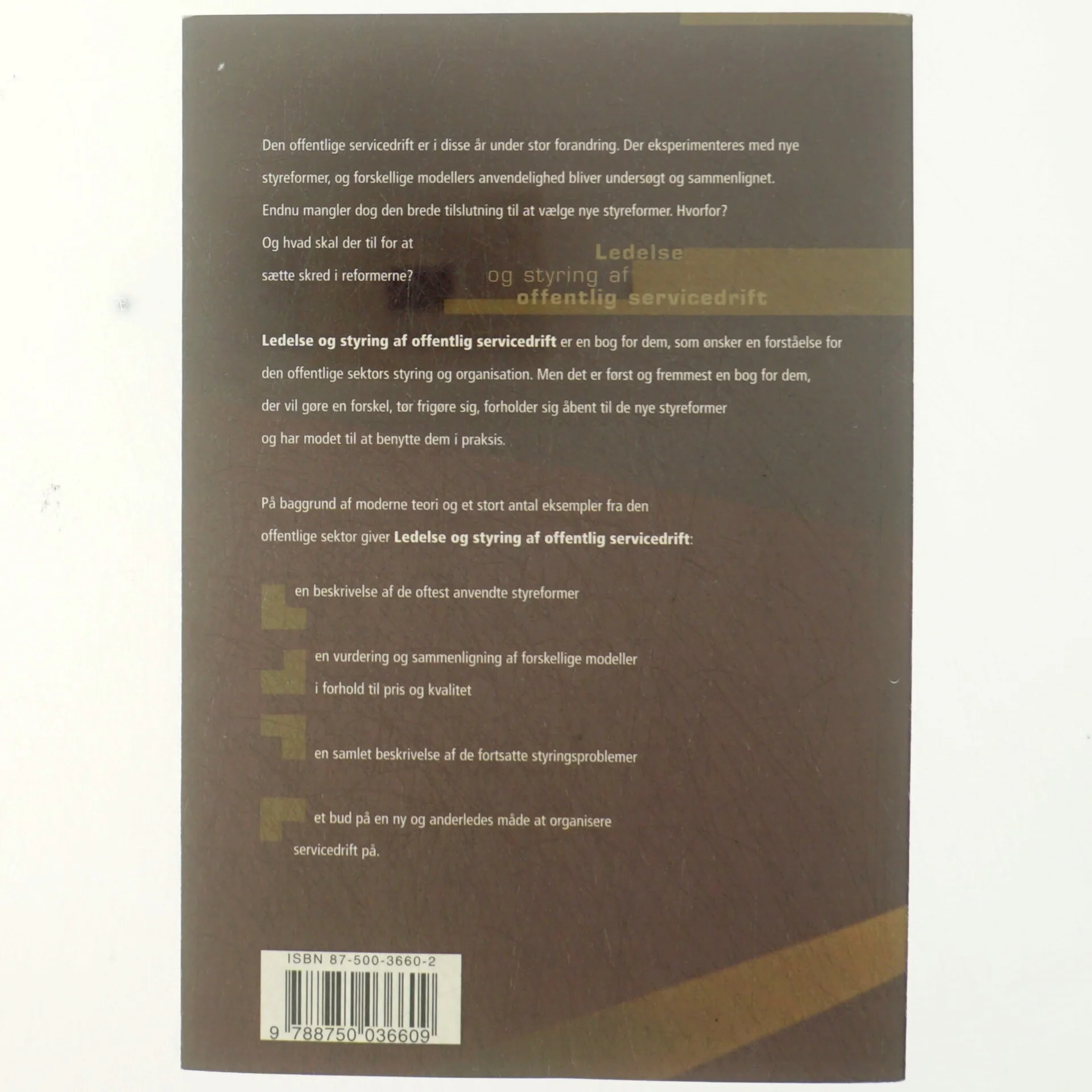 Ledelse og styring af offentlig servicedrift : på vej mod forandring af Christian Bertelsen (Bog)