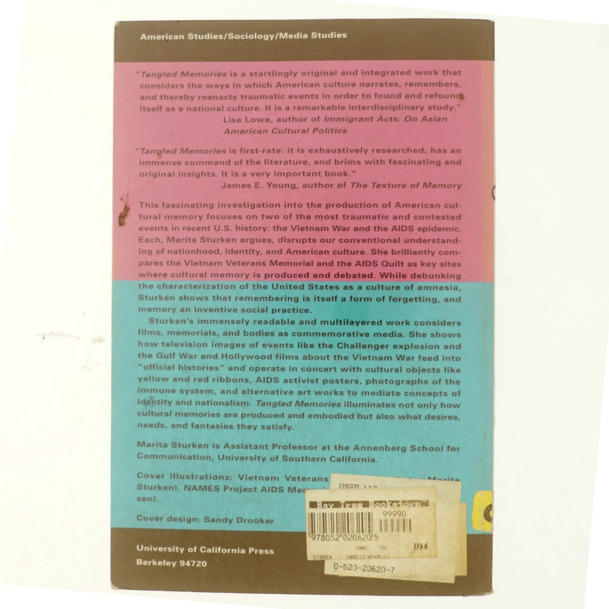 Tangled memories : the Vietnam War, the AIDS epidemic, and the politics of remembering af Marita Sturken (1957-) (Bog)