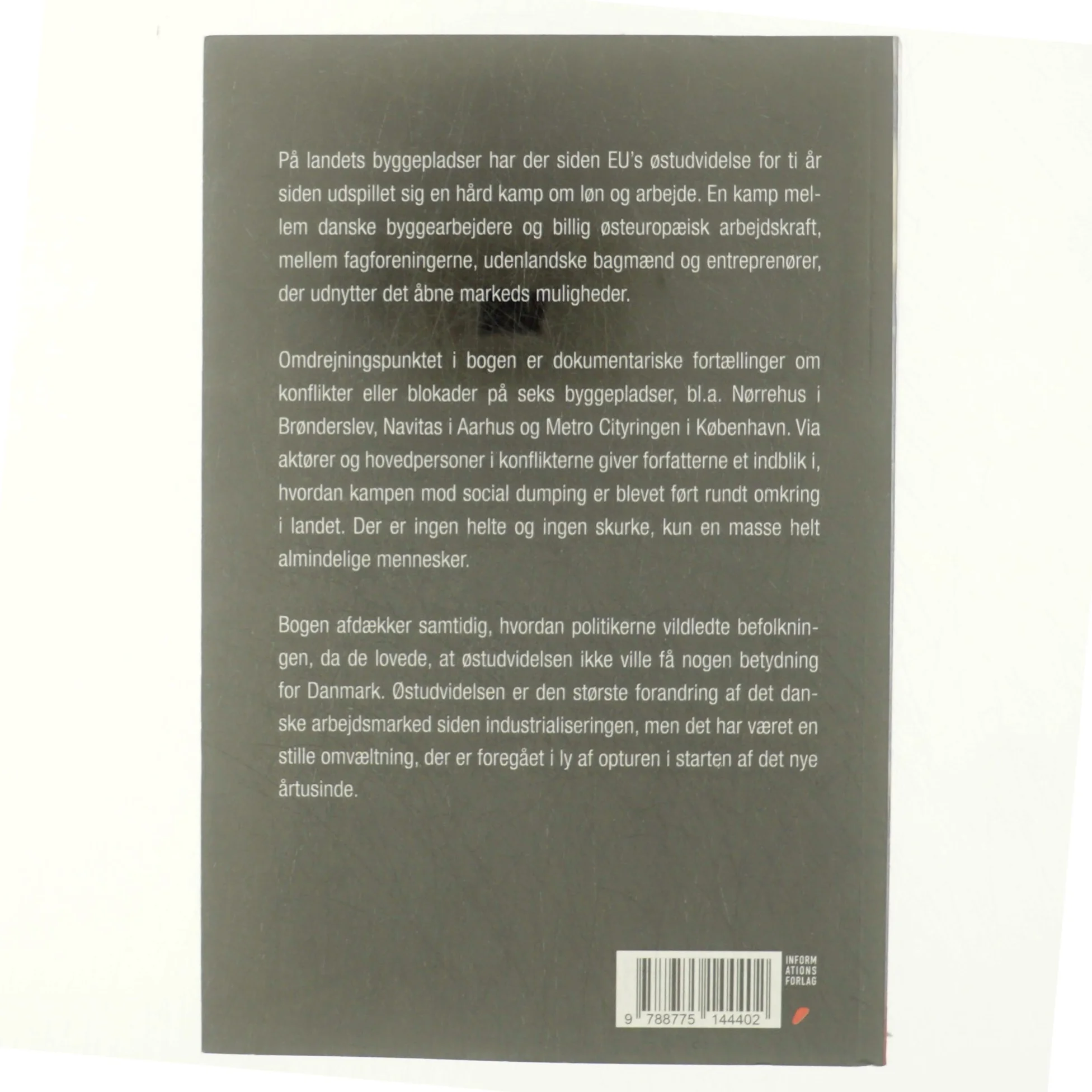Kamppladser : østarbejdere og social dumping i byggeriet af Klaus Buster Jensen (f. 1984) (Bog)