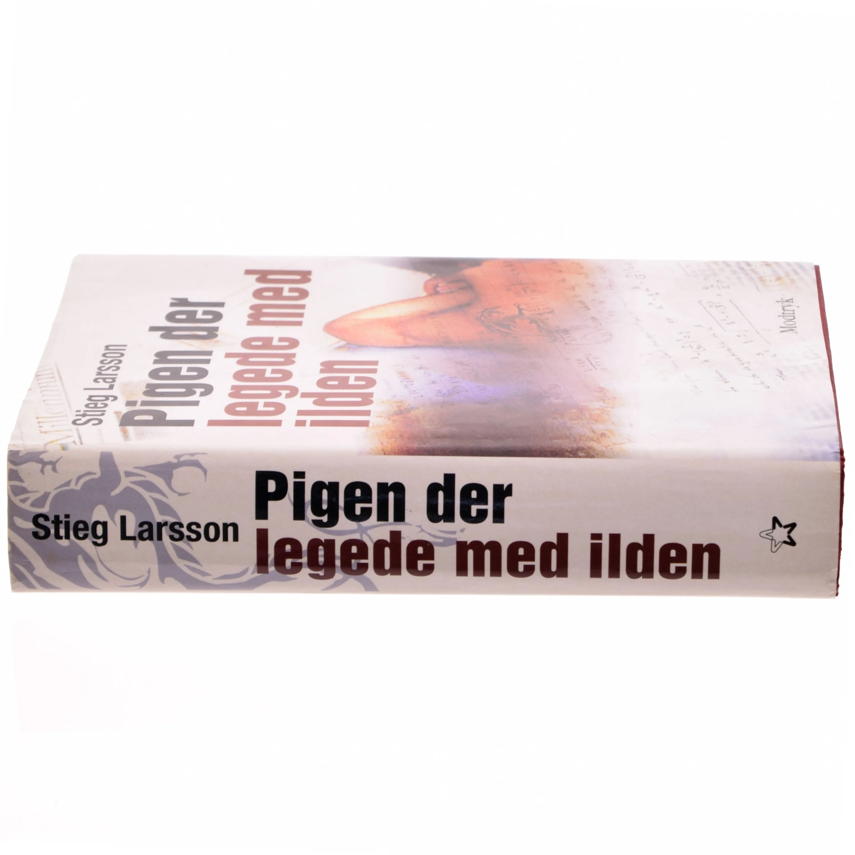 Pigen Der Legede Med Ilden af Larsson, Stieg (Bog)