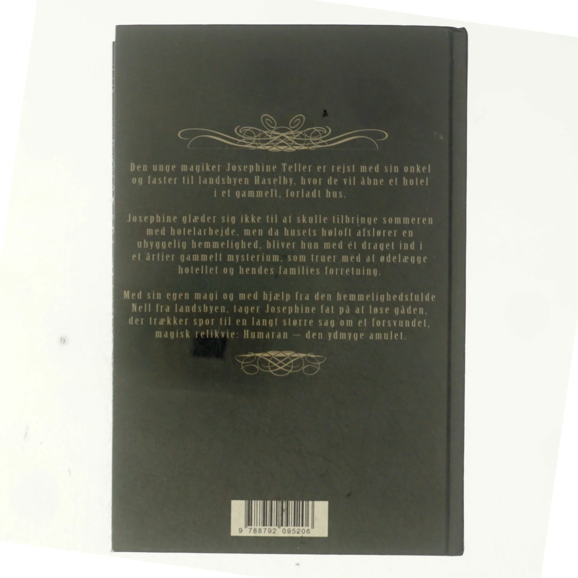 Den ydmyge amulet af Sascha Christensen (Bog)