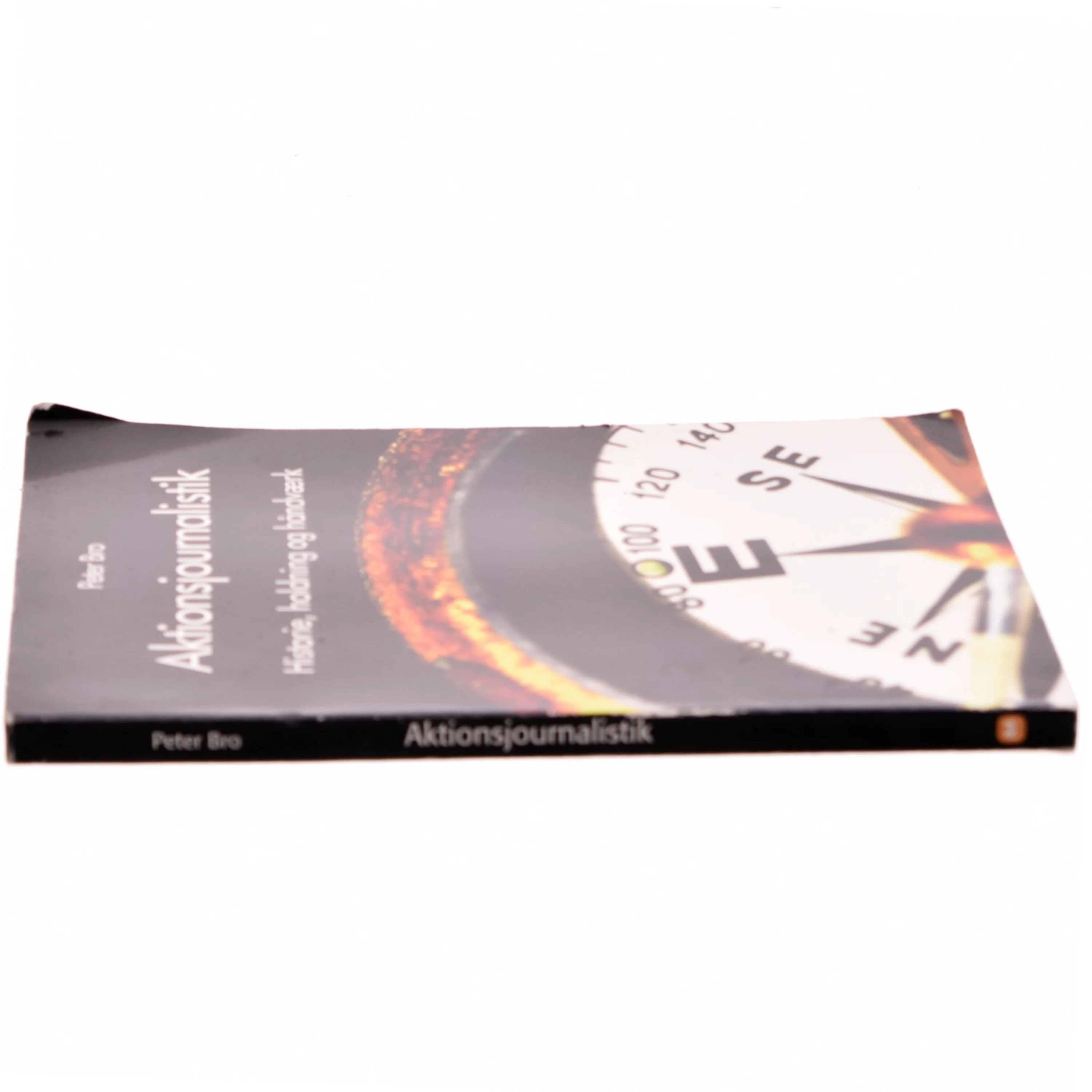 Aktionsjournalistik : holdningen, historien og håndværket af Peter Bro (f. 1972) (Bog)