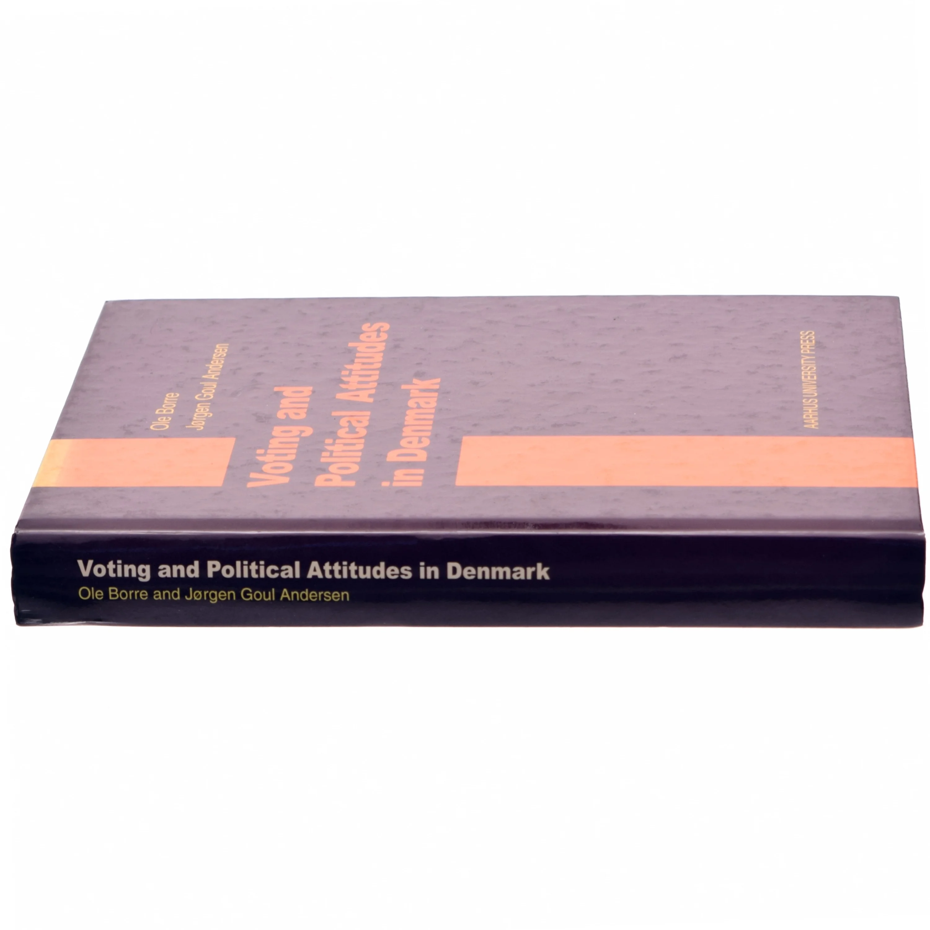 Voting and political attitudes in Denmark : a study of the 1994 election (Bog)