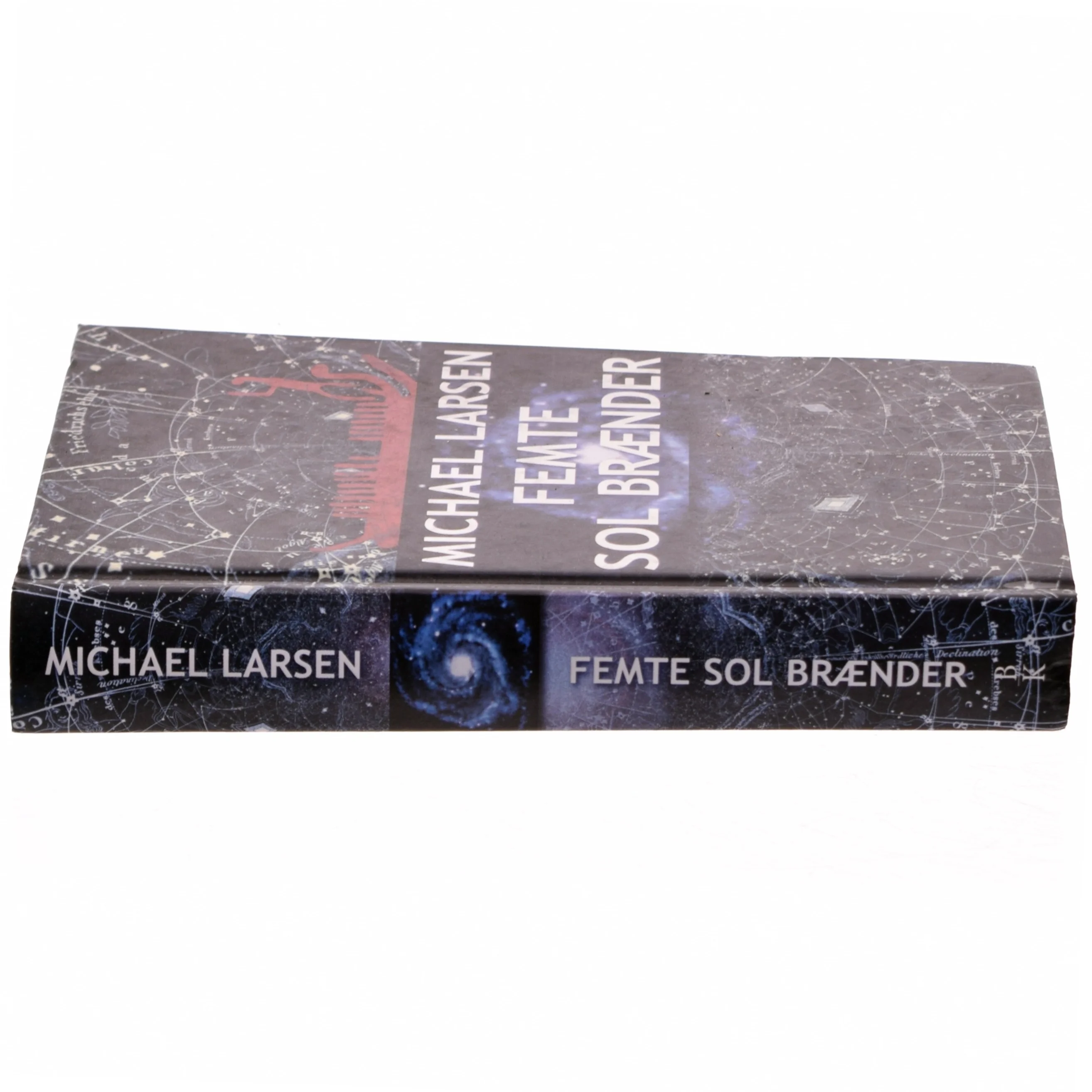 Femte sol brænder : roman af Michael Larsen (f. 1961) (Bog)