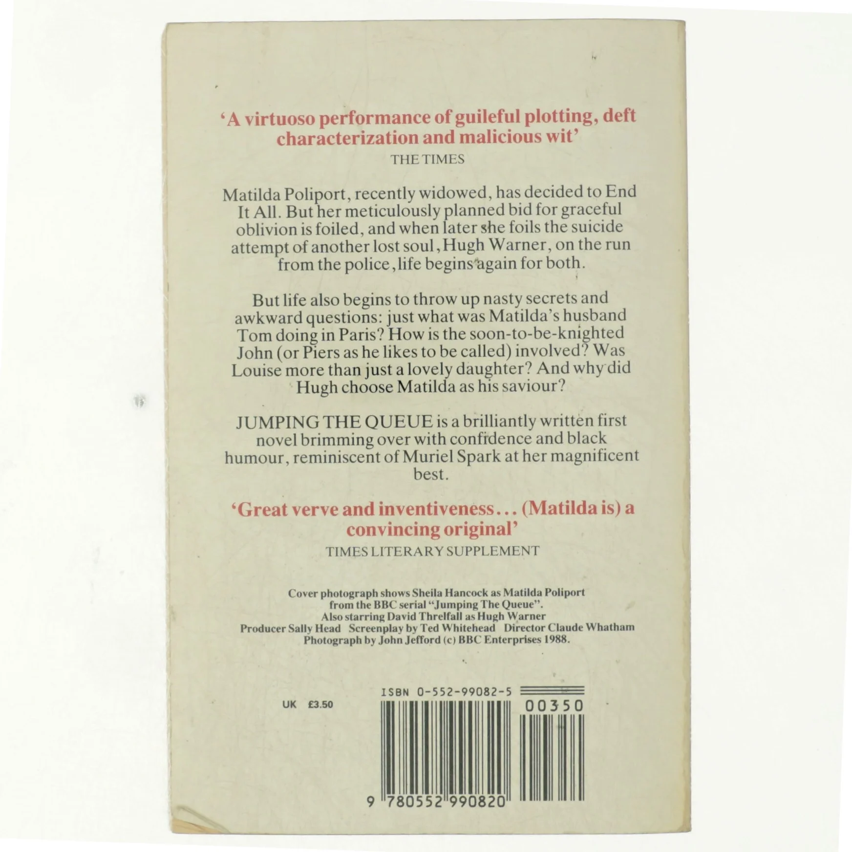 Jumping the queue af Mary Wesley (Bog)