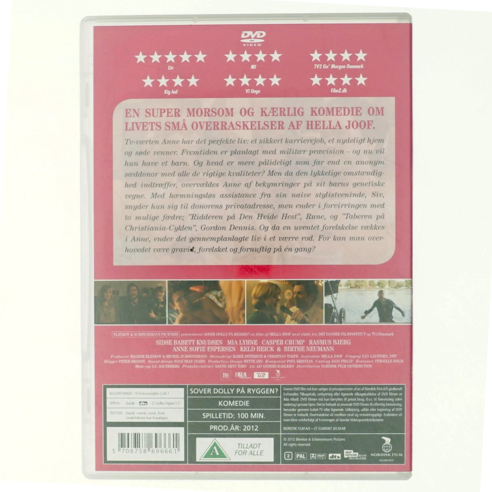 Sover Dolly på ryggen