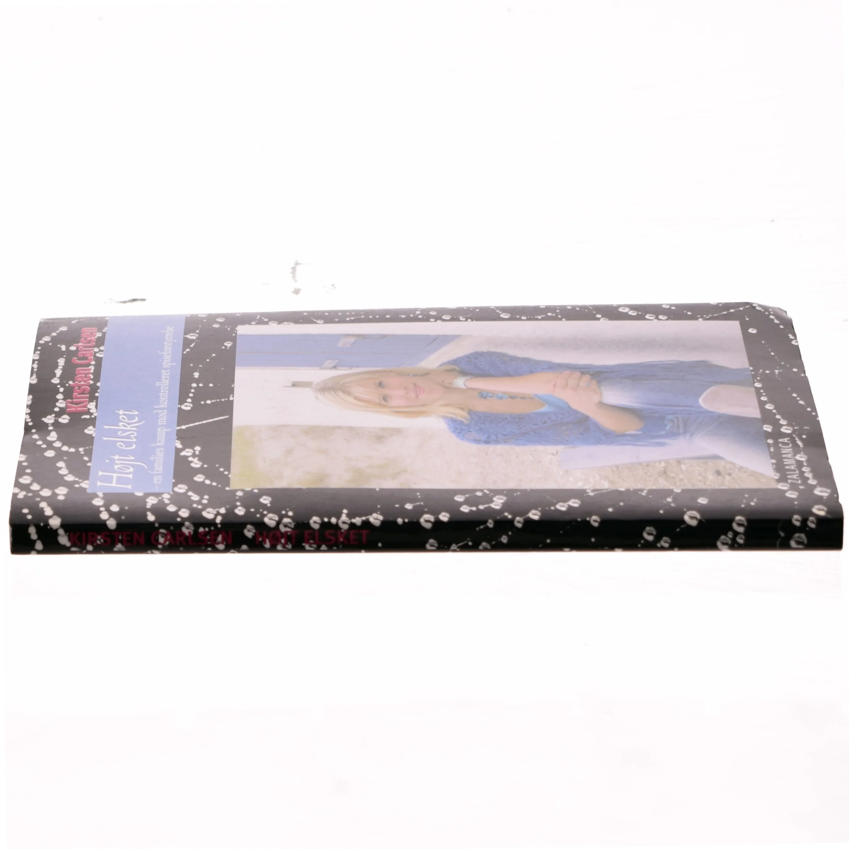 Højt elsket : en families kamp mod kontrolleret spiseforstyrrelse af Kirsten Carlsen (f. 1988) (Bog)