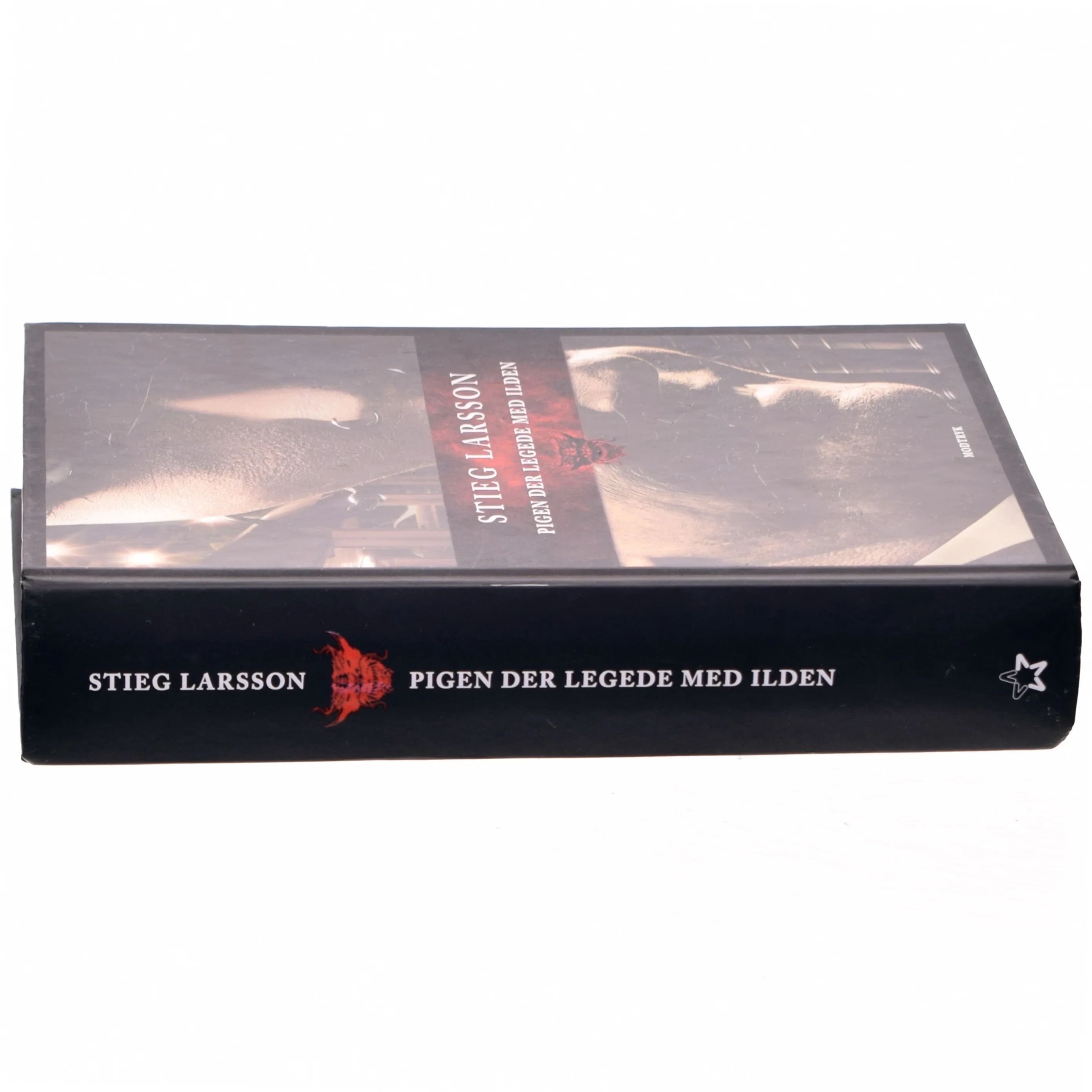 Pigen der legede med ilden. 2 af Stieg Larsson (Bog)