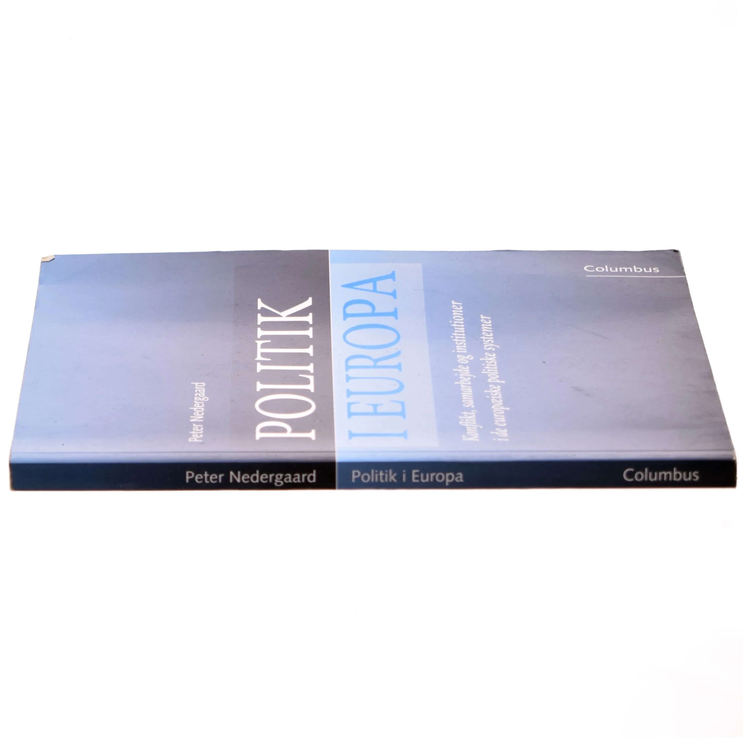 Politik i Europa : konflikt, samarbejde og institutioner i de europæiske politiske systemer af Peter Nedergaard (Bog)