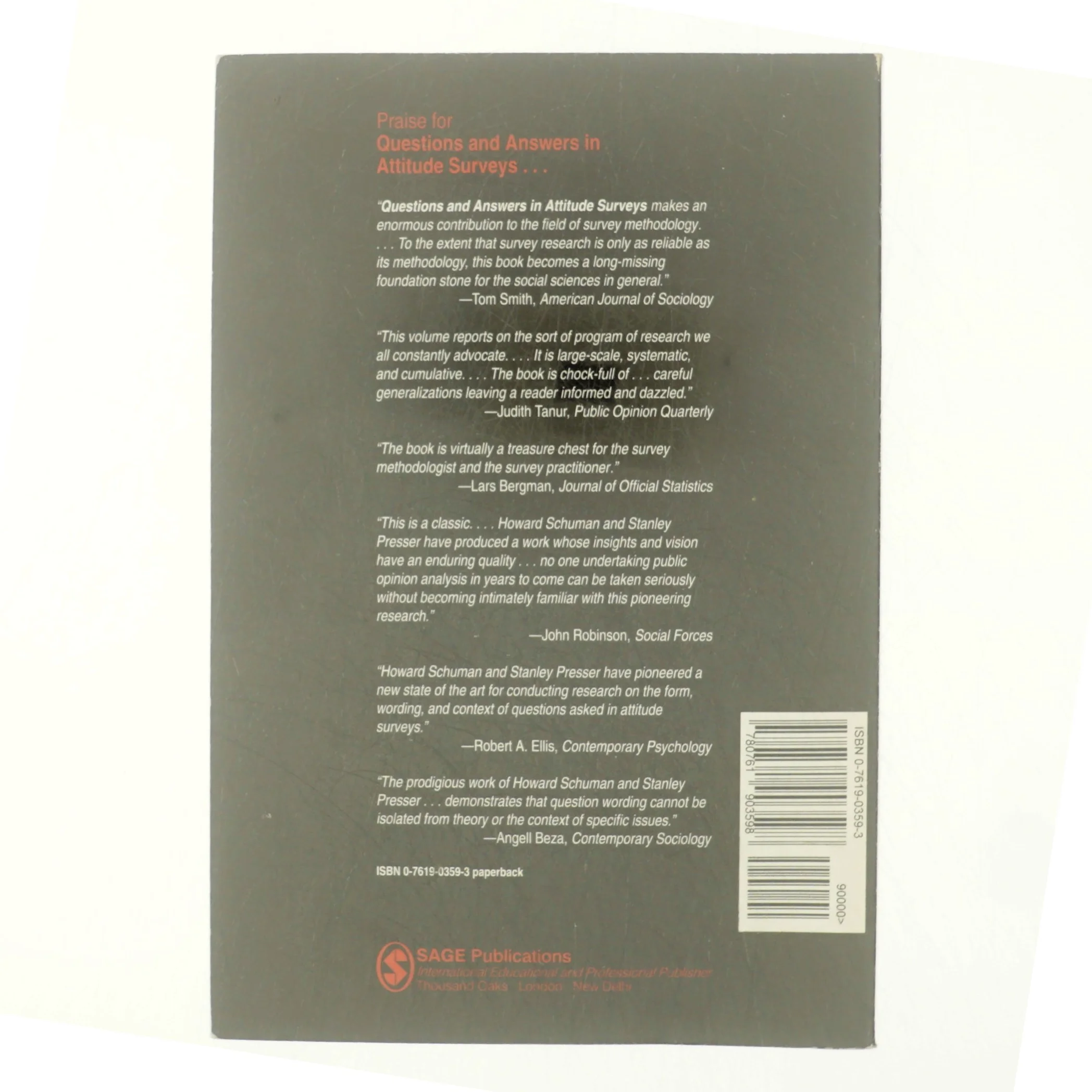 Questions and answers in attitude surveys : experiments on question form, wording, and context (Bog)