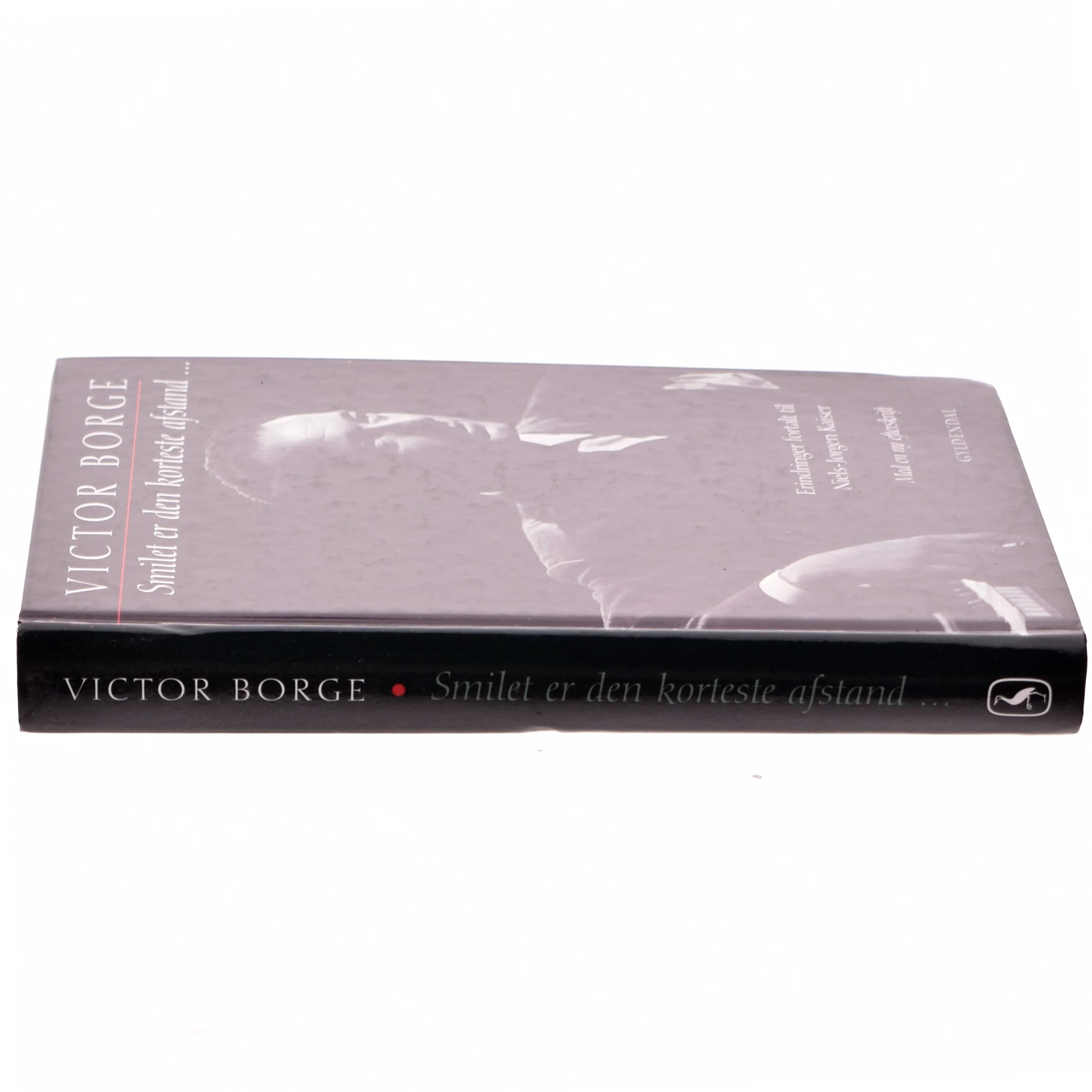 Smilet er den korteste afstand - : erindringer (Bog)