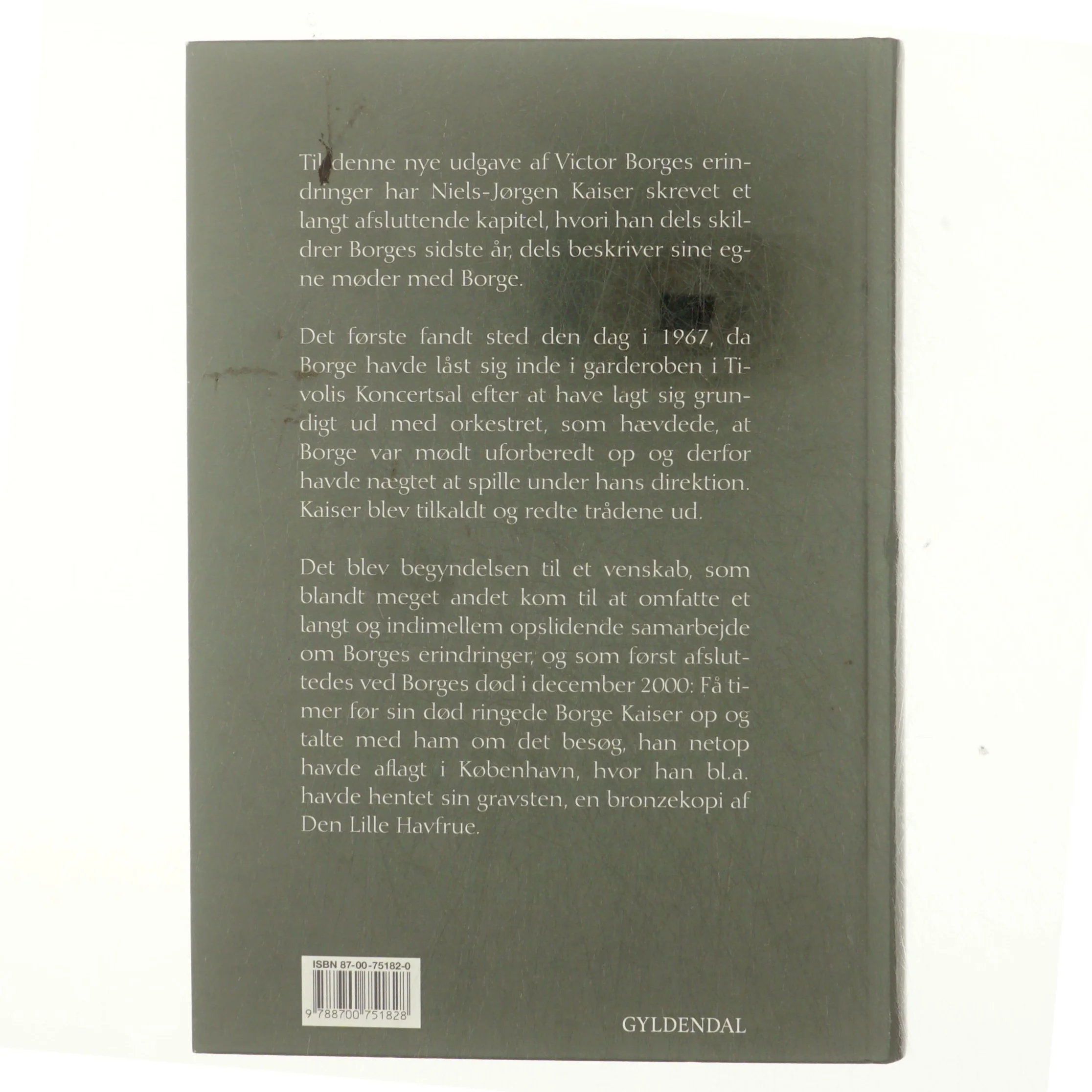 Smilet er den korteste afstand - : erindringer (Bog)