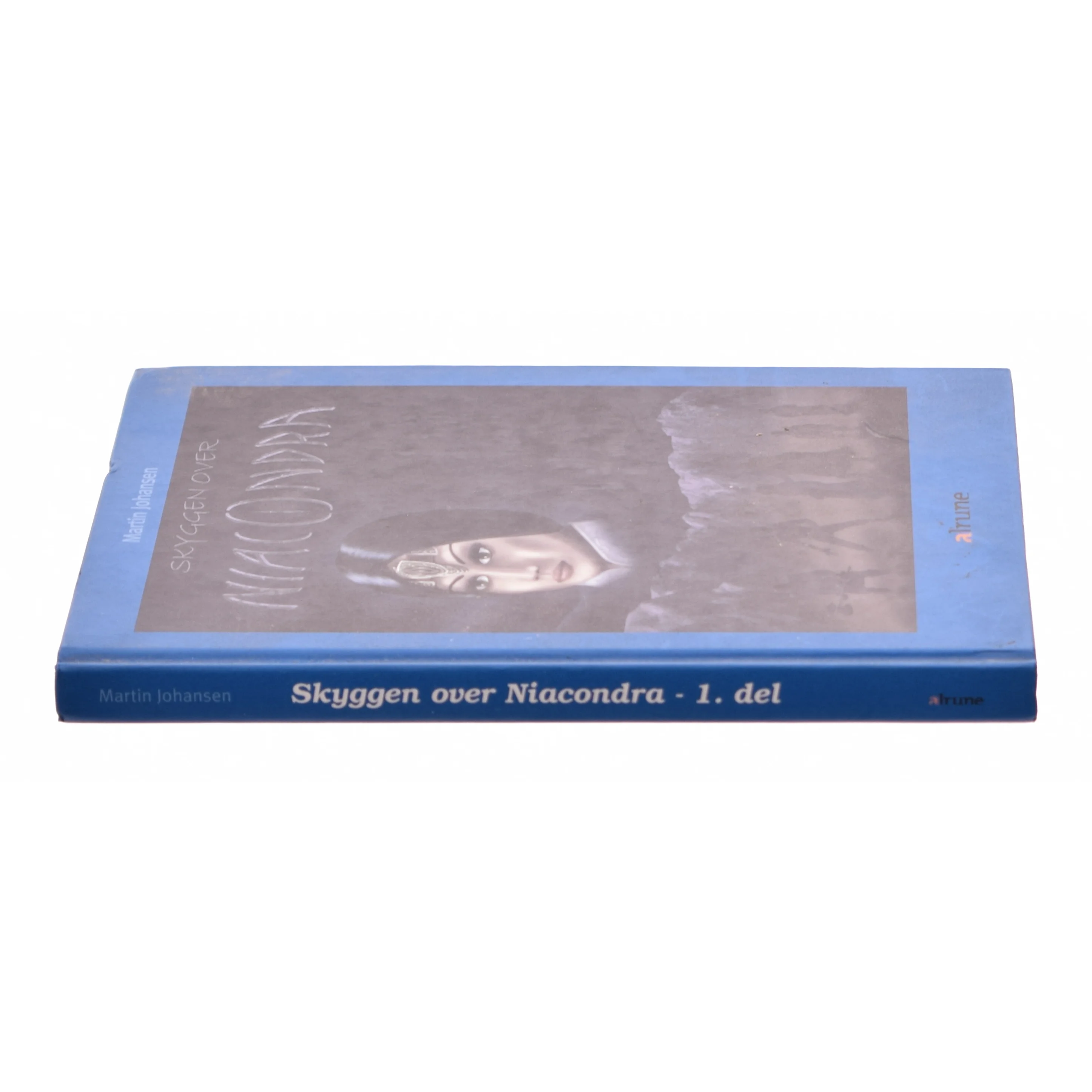 Skyggen over Niacondra af Martin Johansen fra Bog