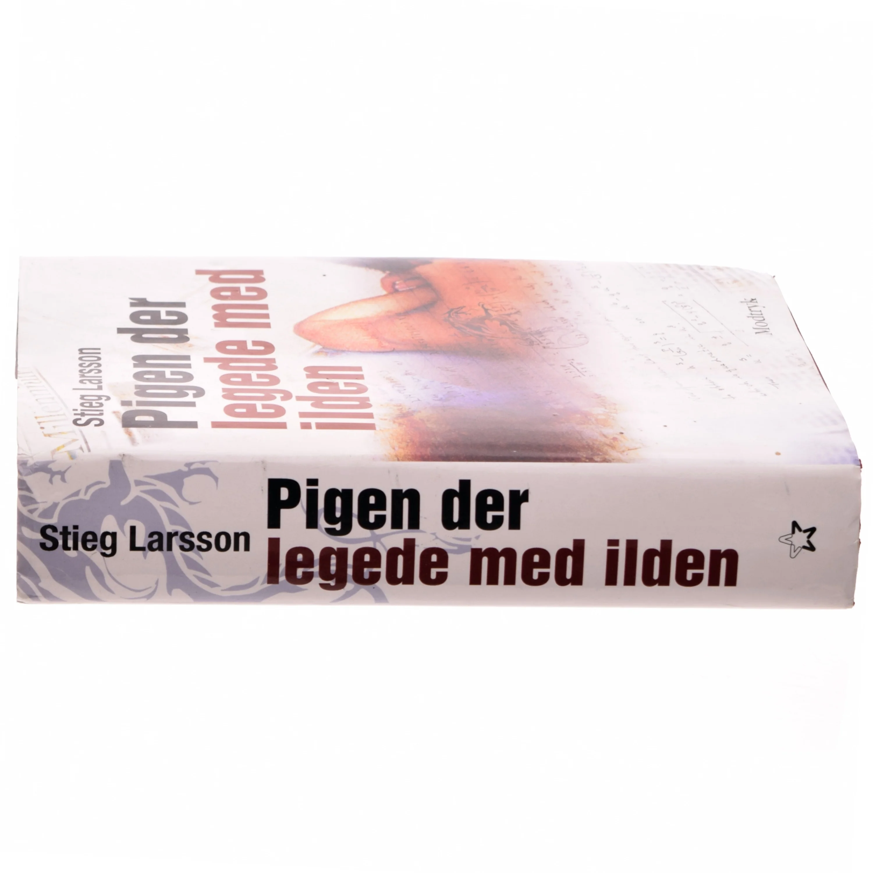 Pigen Der Legede Med Ilden af Stieg Larsson (Bog)