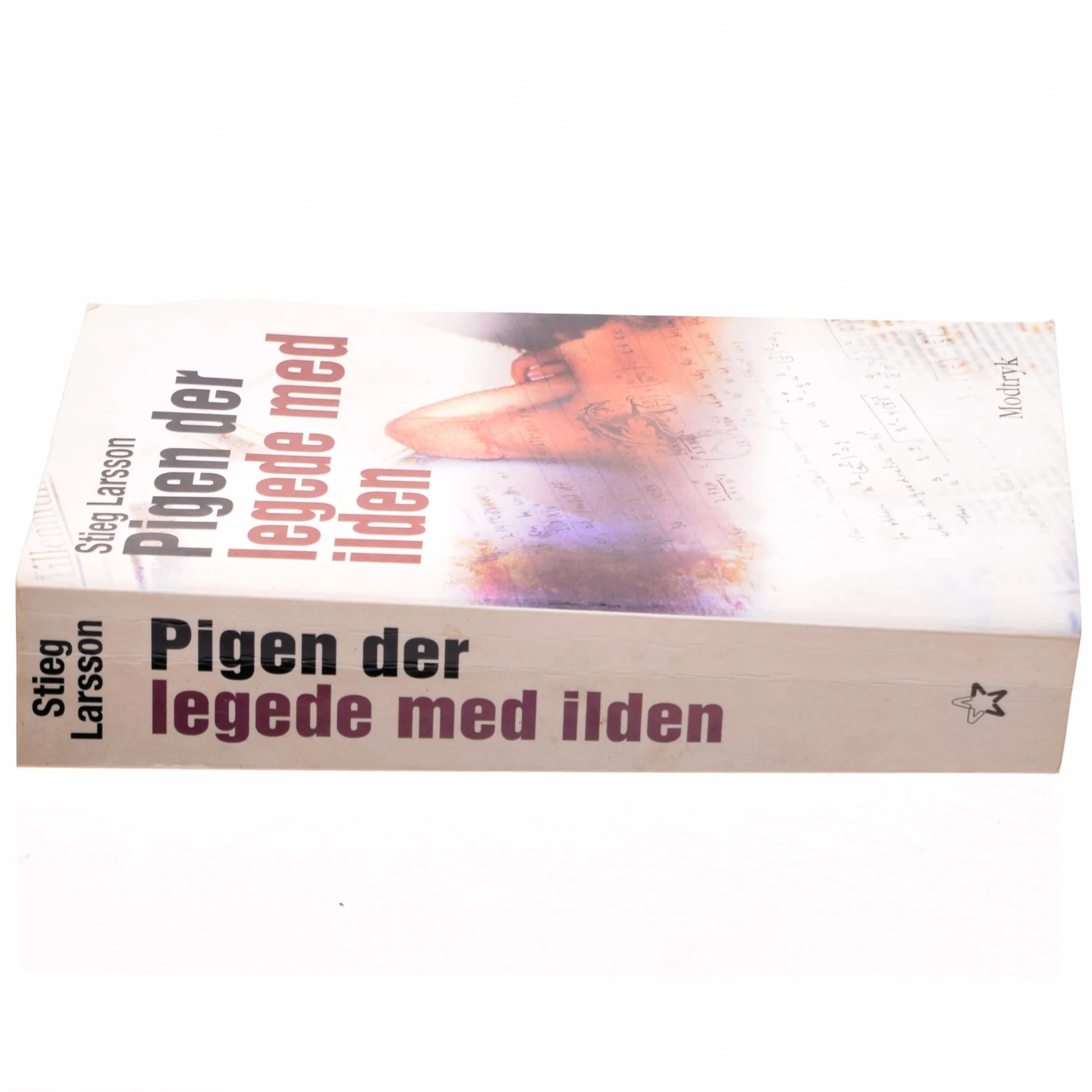 Pigen Der Legede Med Ilden (Millennium, 2. Bind) af Stieg Larsson (Bog)