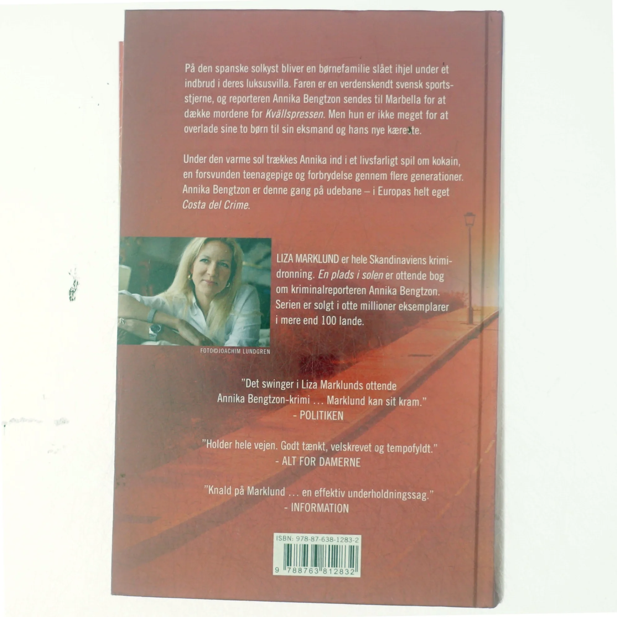 En plads i solen : krimi af Liza Marklund (Bog)