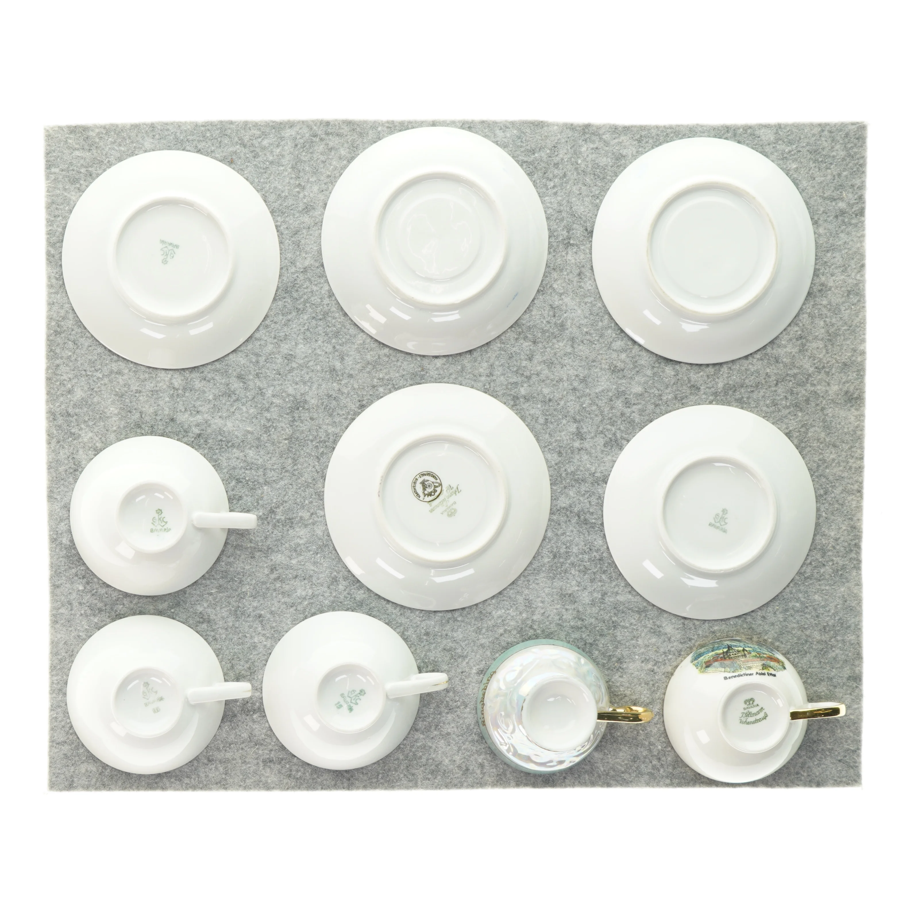 Forskellige kopper og underkopper 5 stk. (str. 6 x 10cm og 12cm)