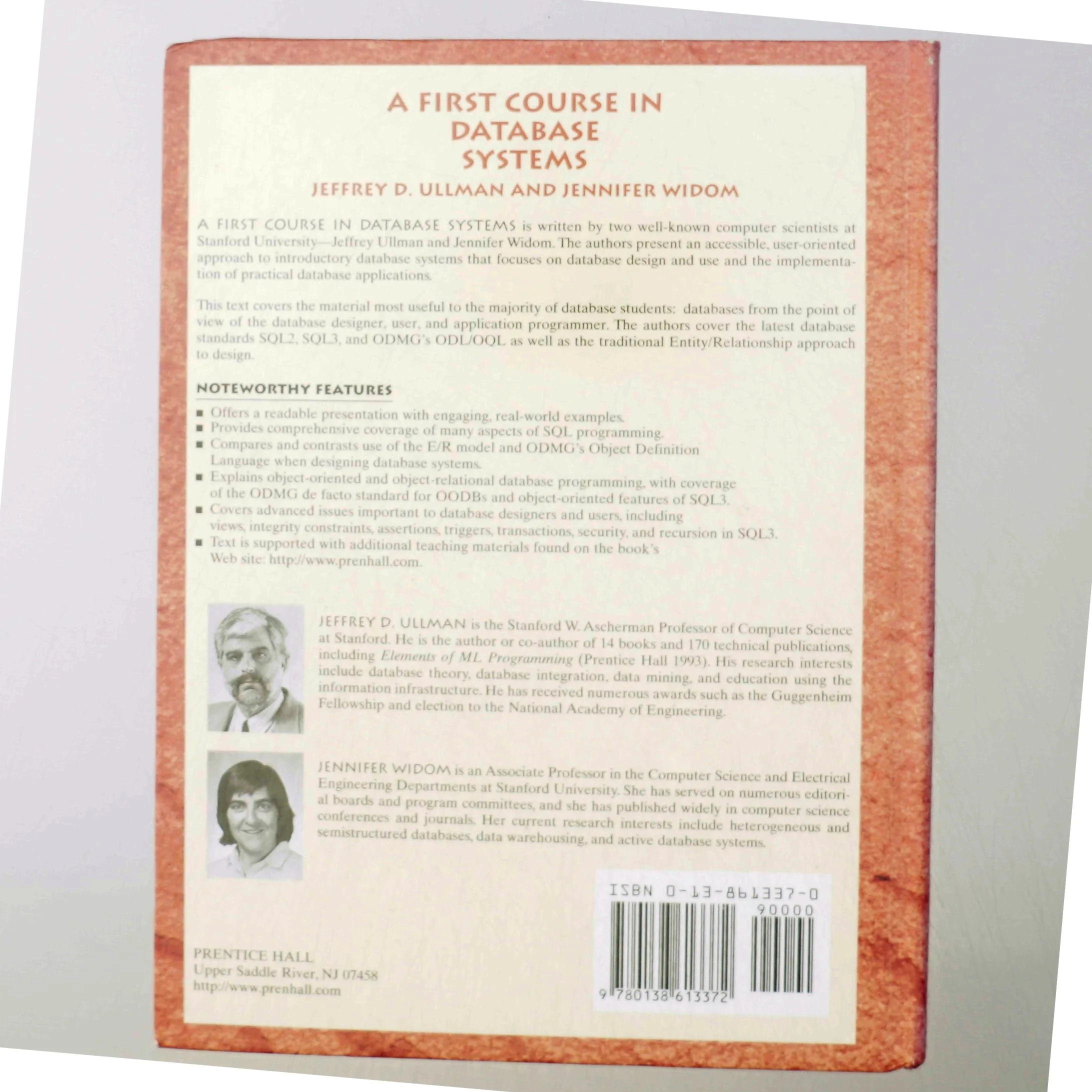 A first course in database systems (Bog)