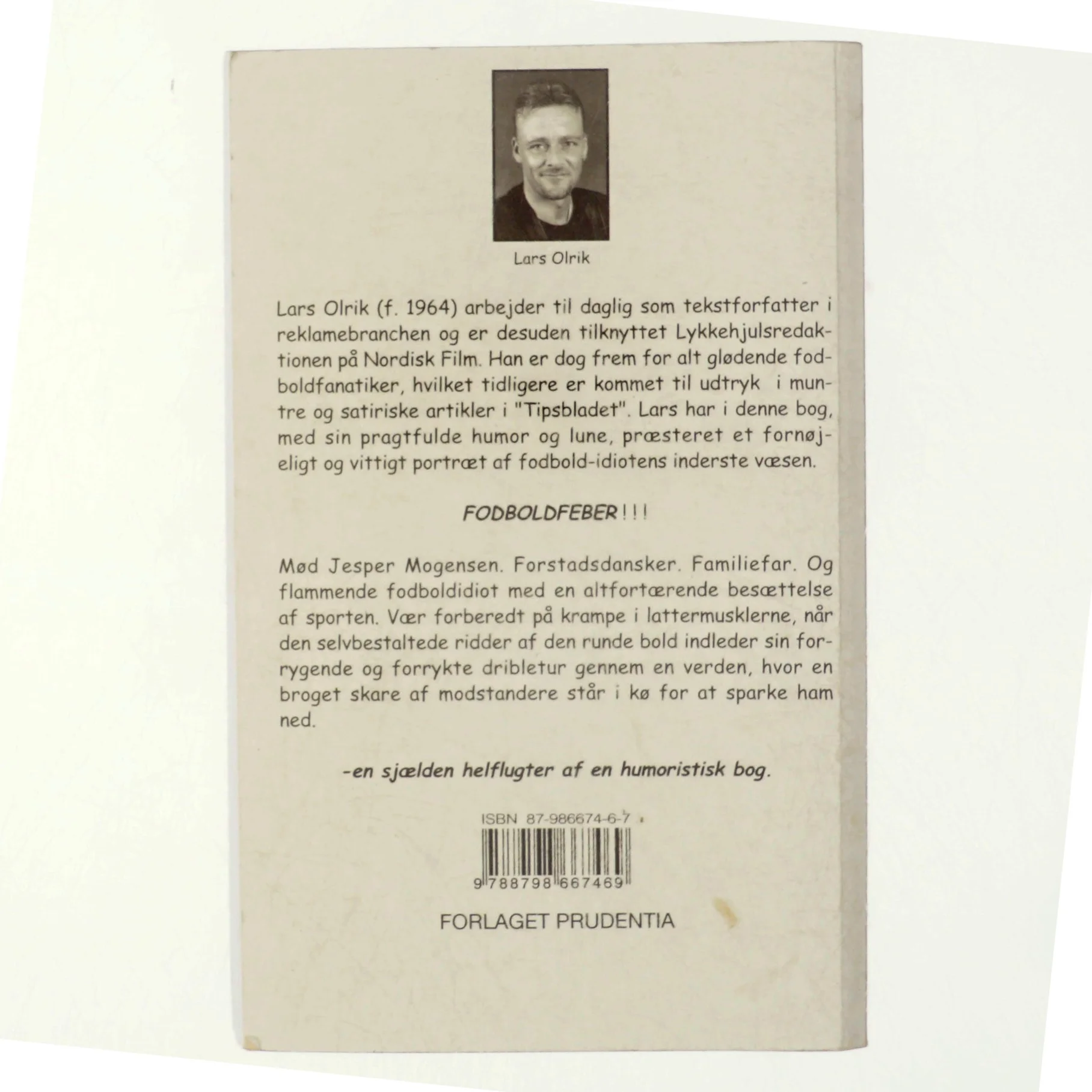 Ridderen af den runde bold : flashbacks fra en fodbold-idiots dagbog af Lars Olrik (Bog)