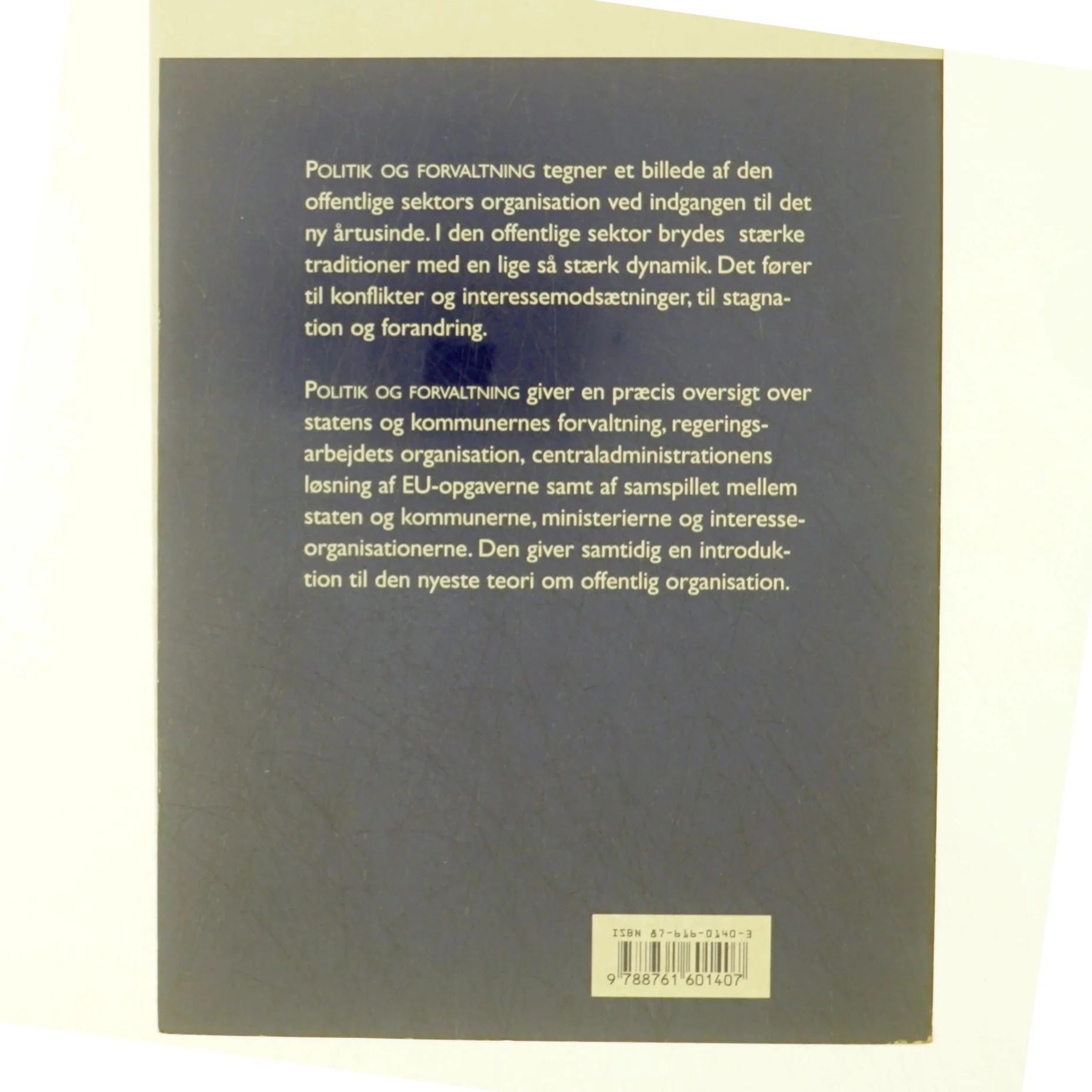 Politik og forvaltning (Bog)