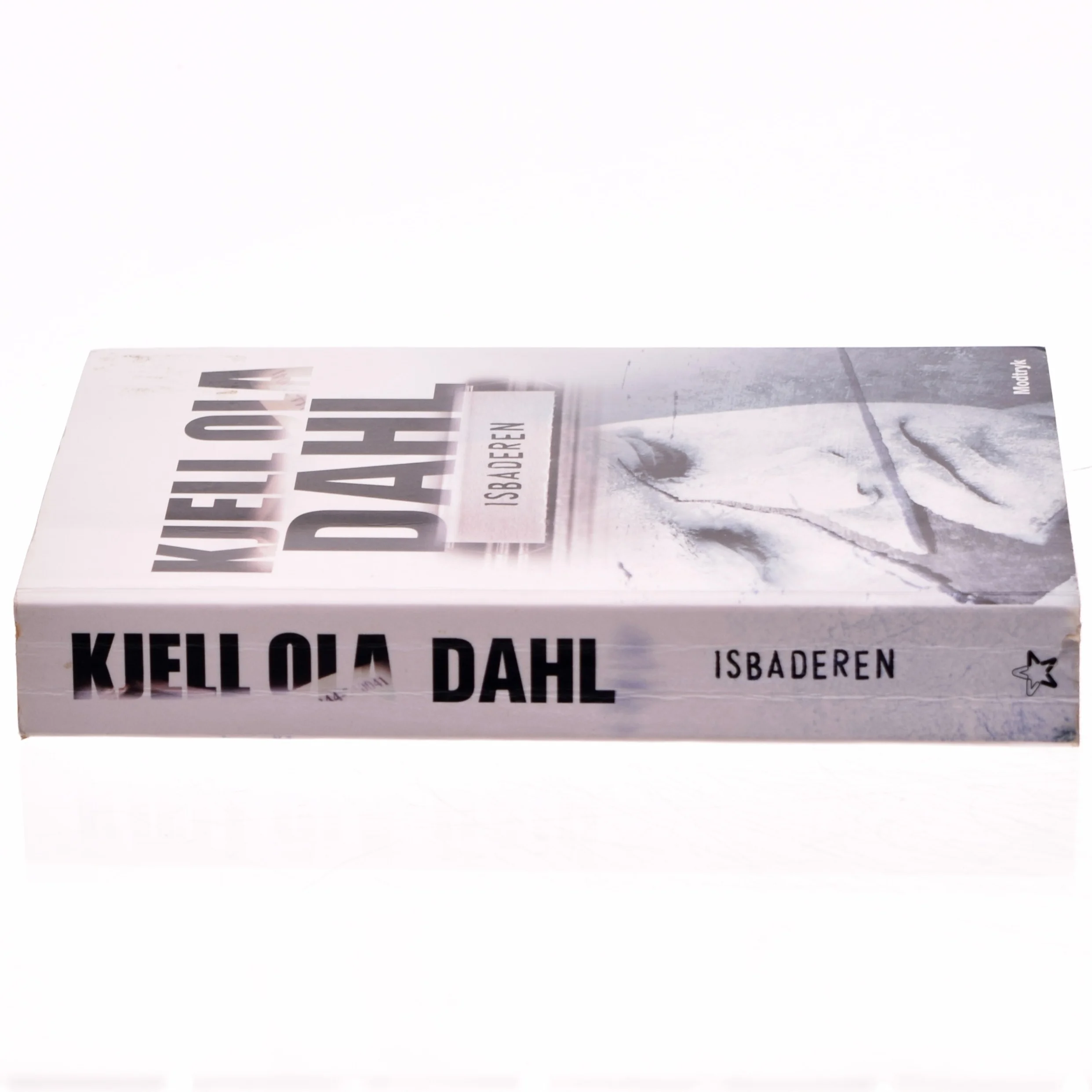 Isbaderen af Kjell Ola Dahl (Bog)