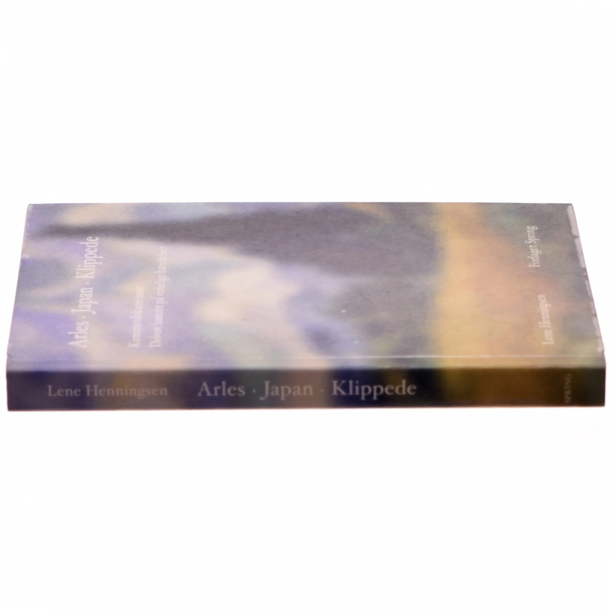 Arles - Japan - Klippede : kunstnerdokumenter : delvist baseret på virkelige hændelser af Lene Henningsen (f. 1967) (Bog)