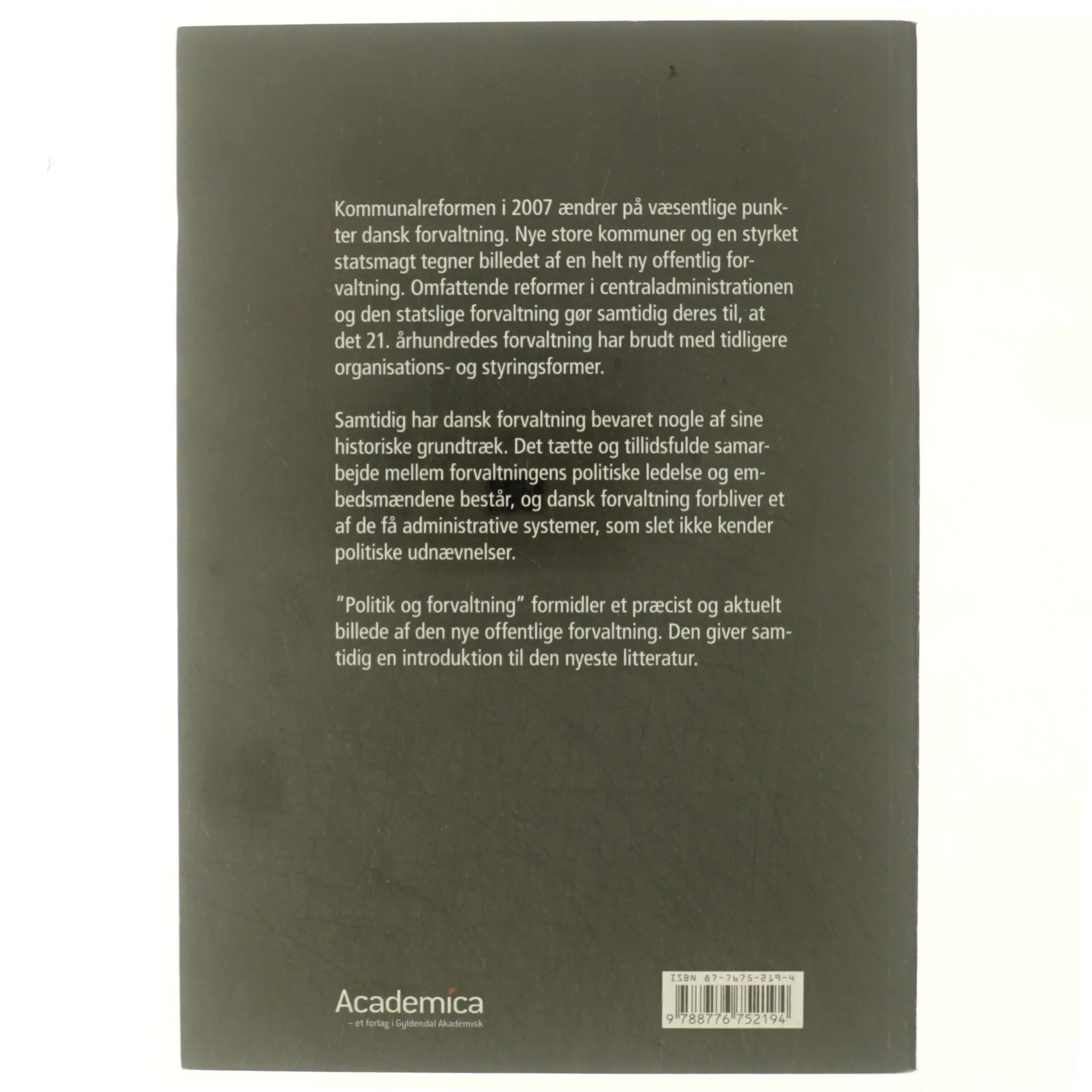 Politik og forvaltning (Bog)