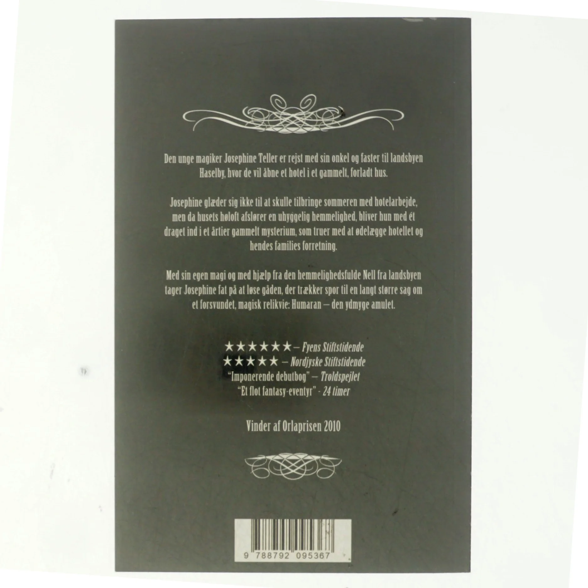 Den ydmyge amulet af Sascha Christensen (Bog)