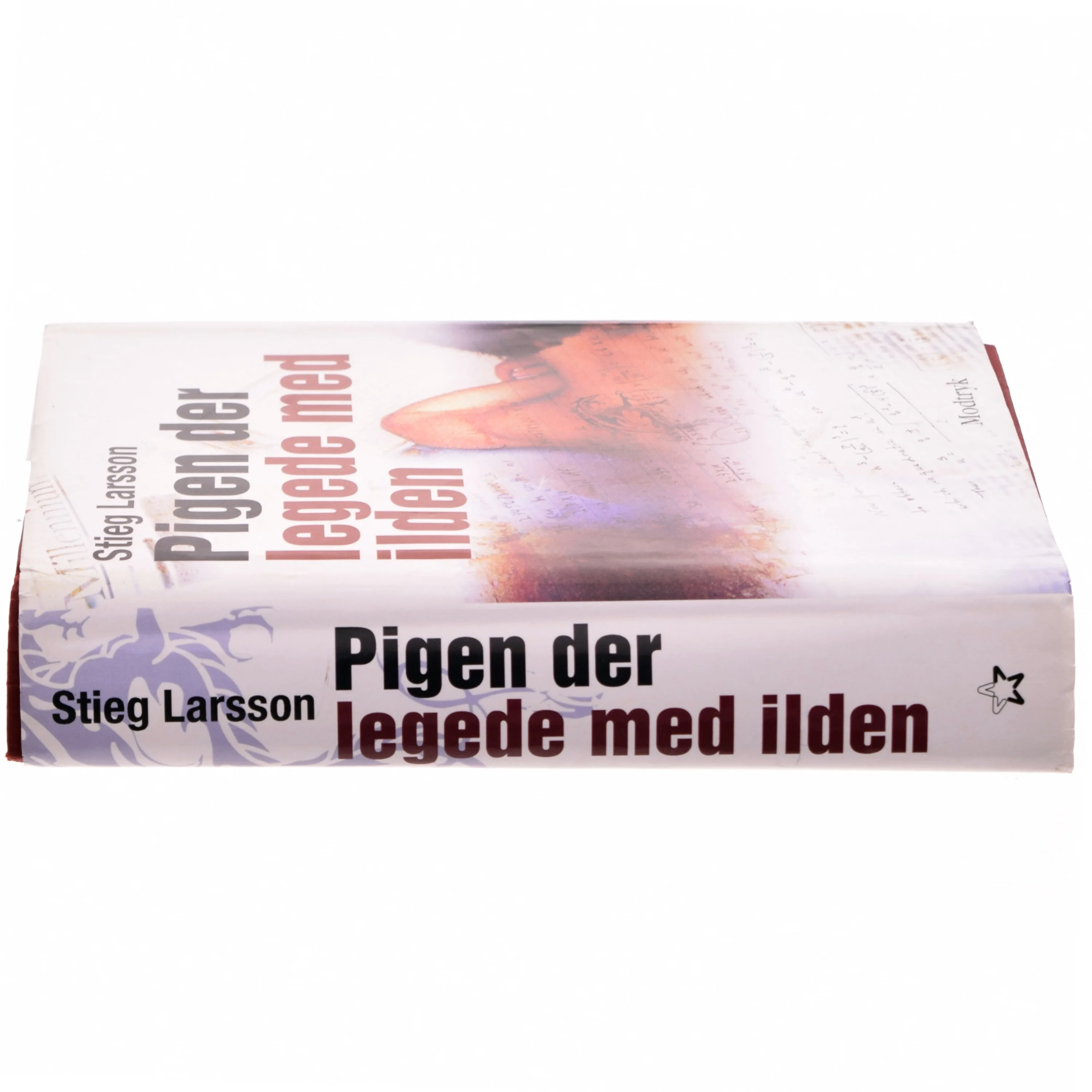 Pigen Der Legede Med Ilden af Stieg Larsson (Bog)