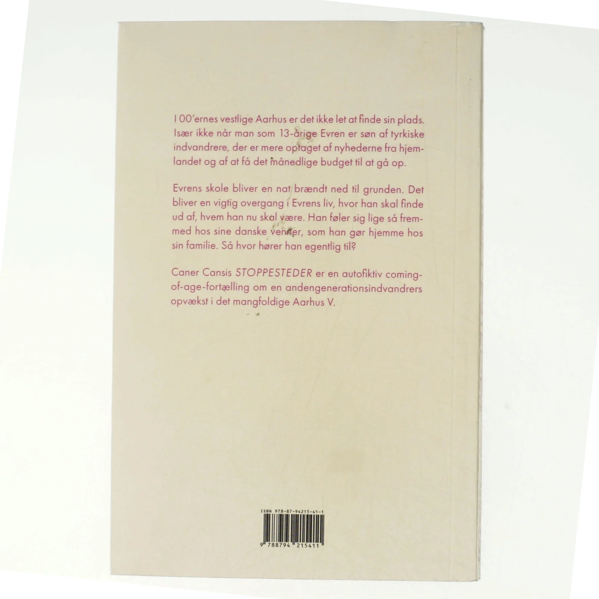 Stoppesteder : roman af Caner Cansi (f. 1993) (Bog)