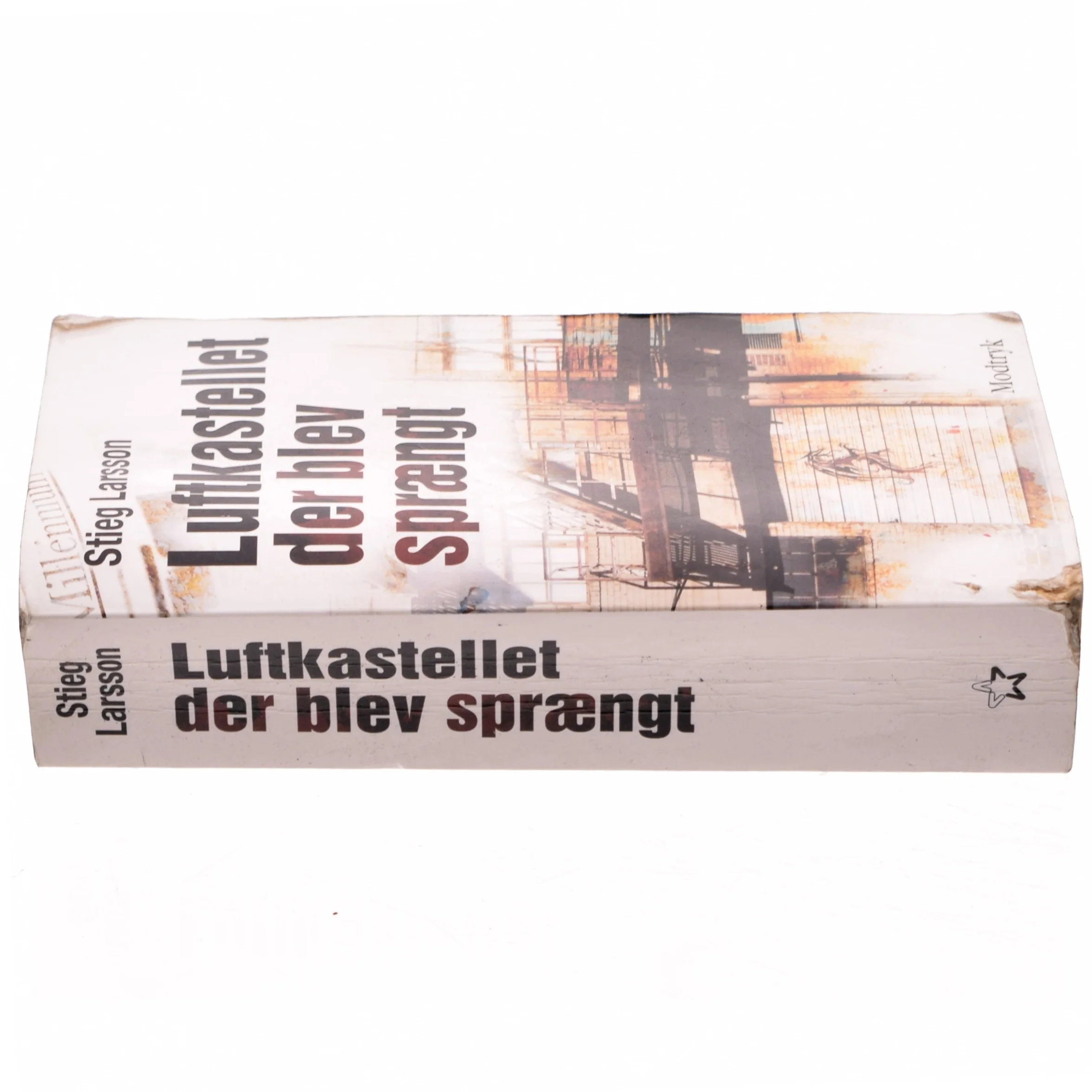 Luftkastellet Der Blev Spraengt (af Stieg Larsson) [Imported] [Paperback] (Danish) (Millennium, 3. Bind) af Stieg Larsson (Bog)