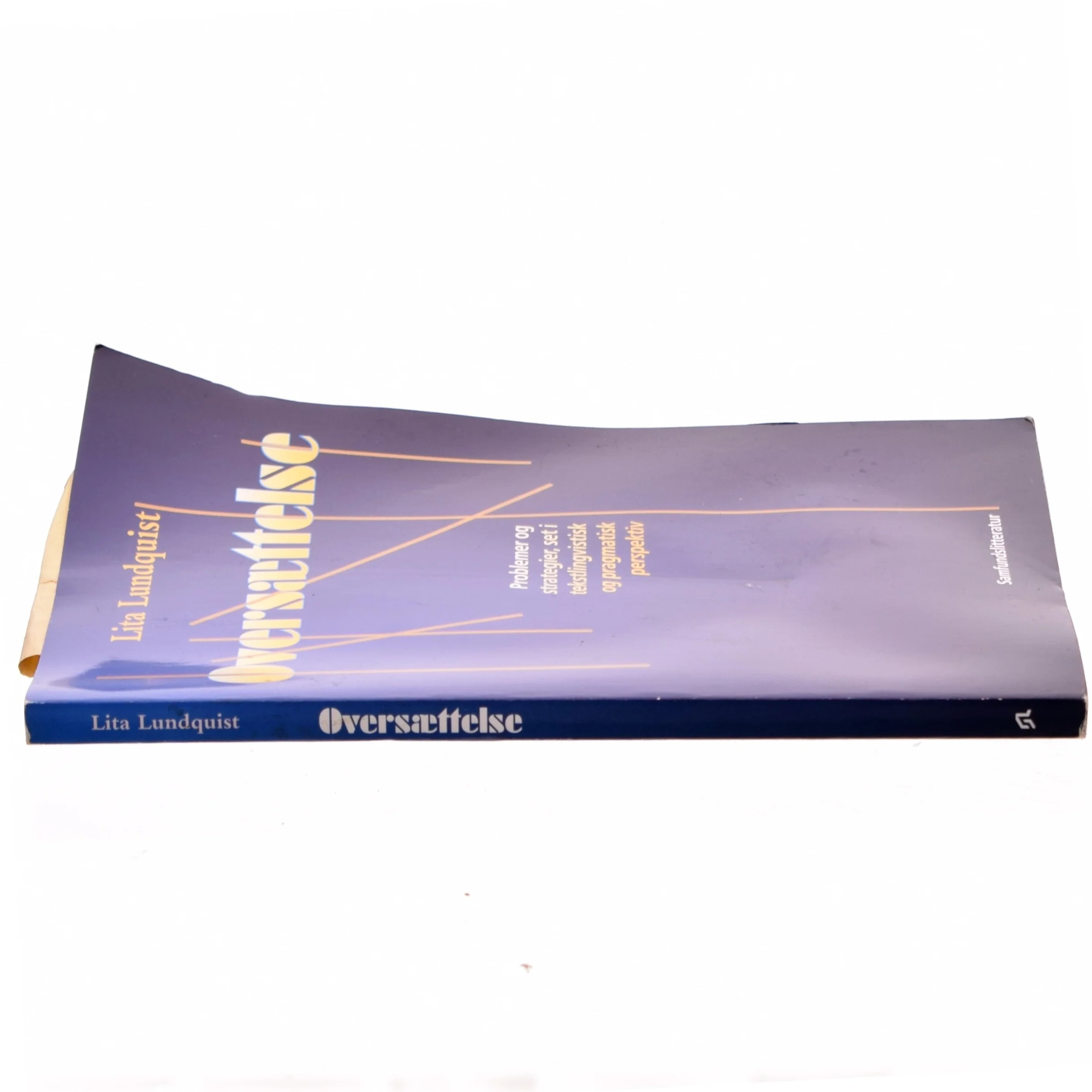 Oversættelse : problemer og strategier, set i tekstlingvistisk og pragmatisk perspektiv af Lita Lundquist (Bog)