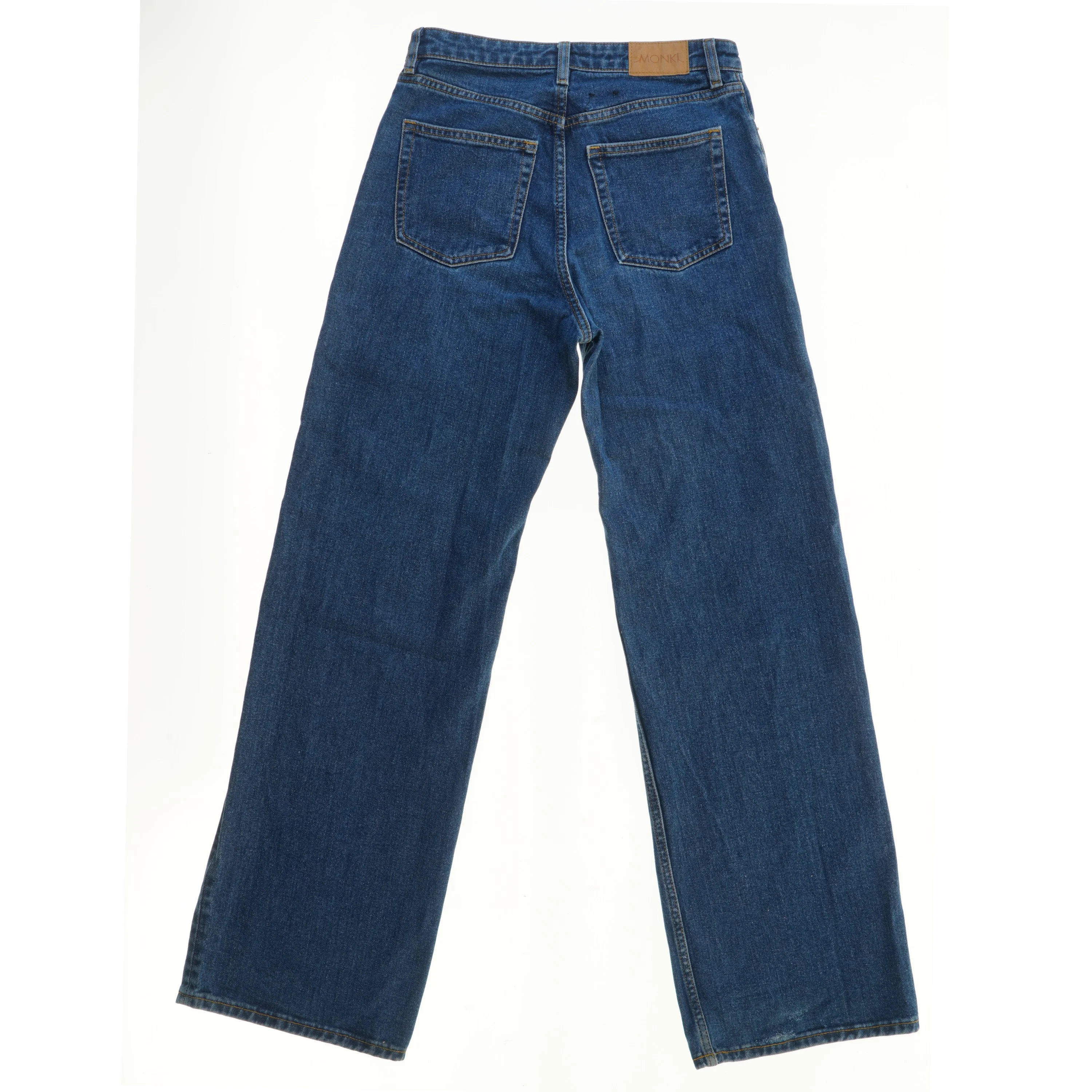 Jeans med vidde ben fra Monki (str. 176)