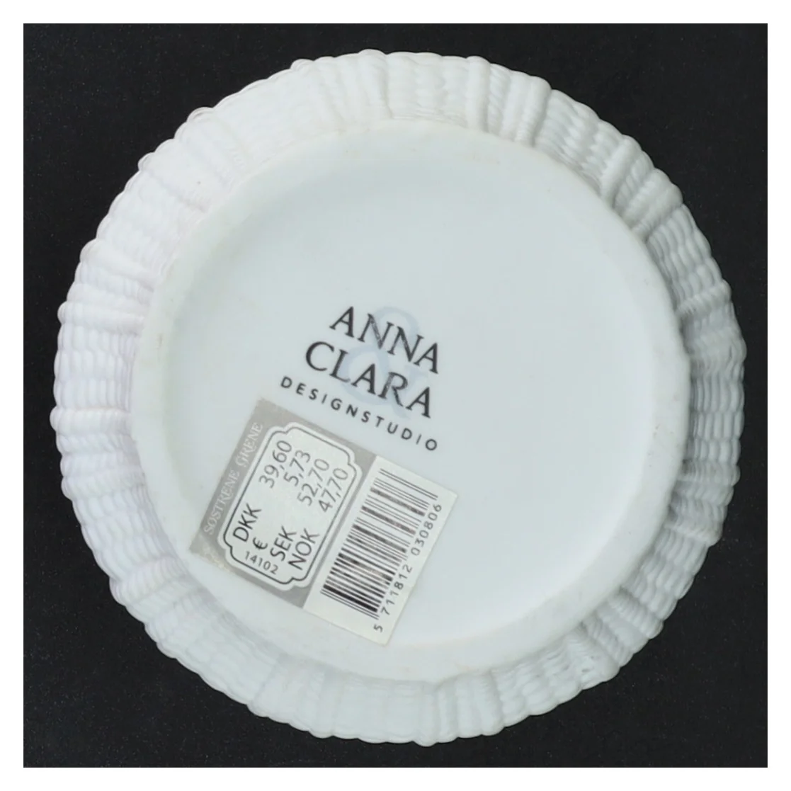 Hvid vase i strik fra Anna Clara Designstudio (str. 10 cm x Ø4 cm)