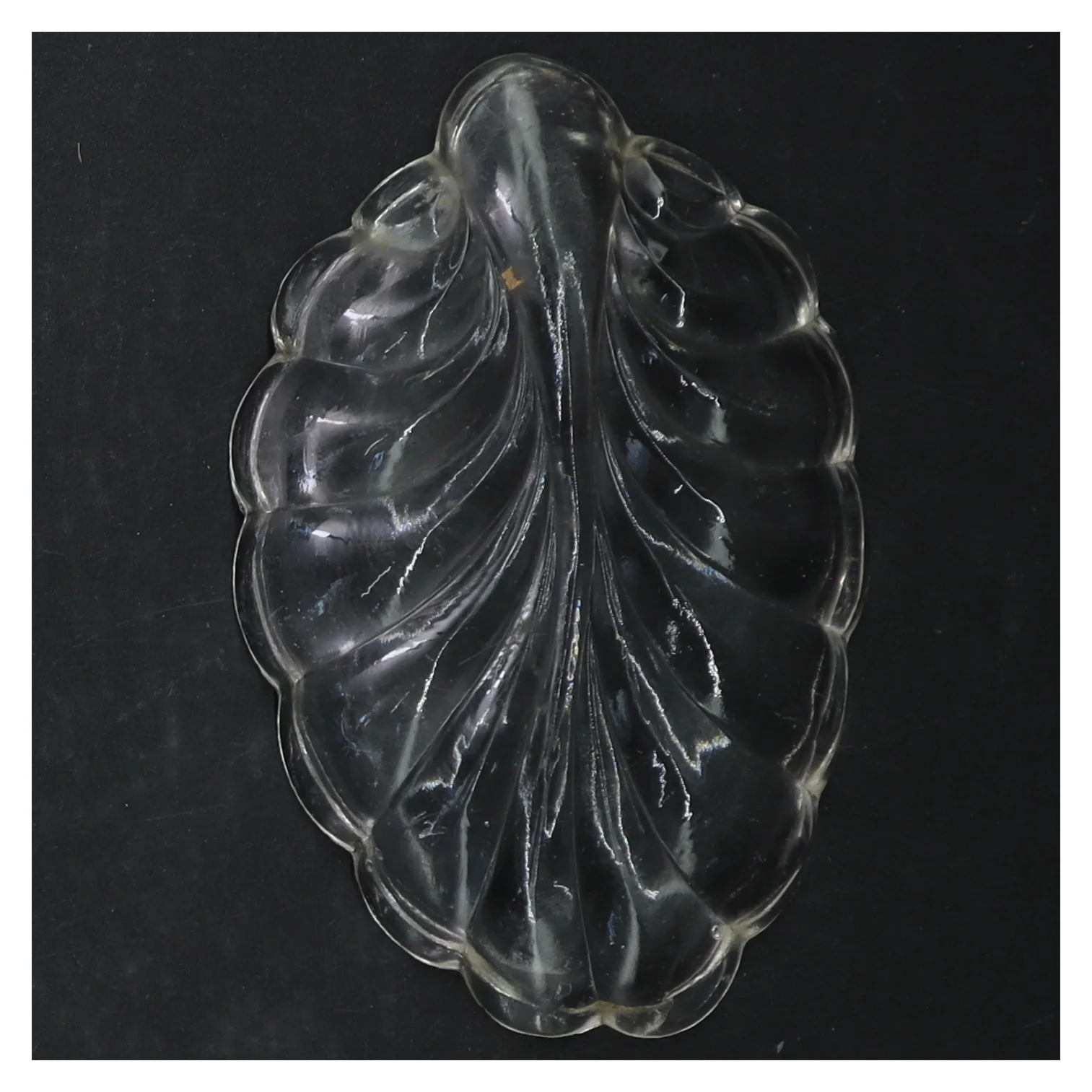 Gennemsigtig glas fad med blade design (str. 25 cm. og. 15 cm)