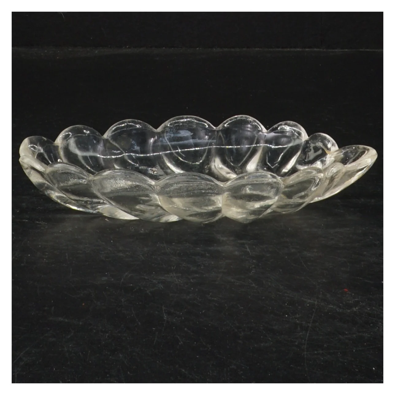 Gennemsigtig glas fad med blade design (str. 25 cm. og. 15 cm)