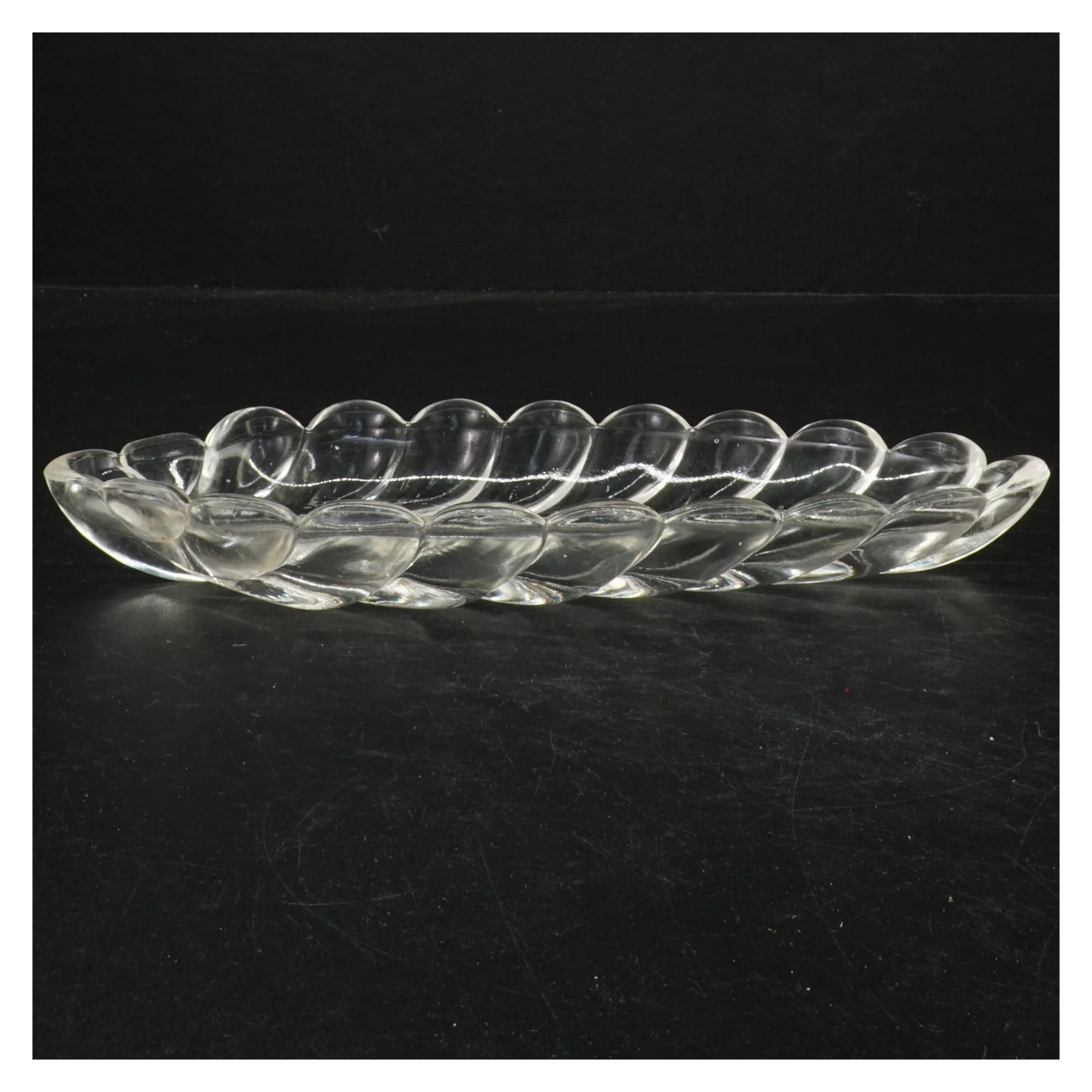 Gennemsigtig glas fad med blade design (str. 25 cm. og. 15 cm)