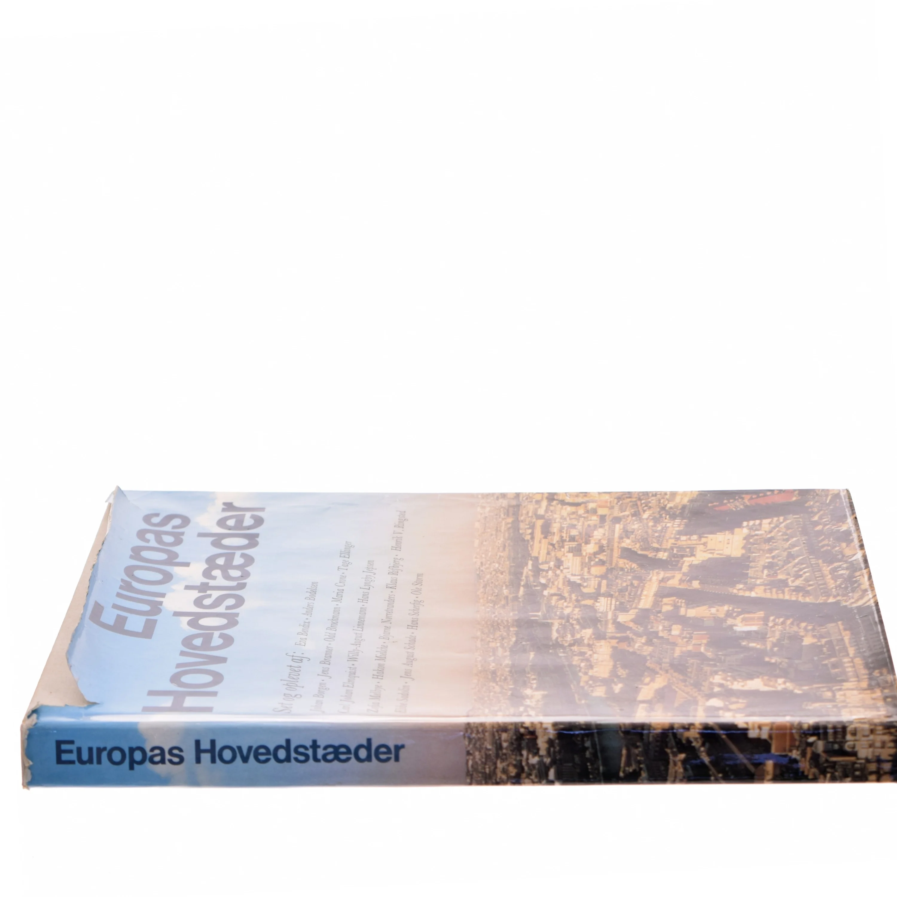 Europas Hovedstæder af Eva Bendix, Anders Bodelsen, Johan Borgen, Jens Branner, Odd Brochmann, Maria Crone, Tage Ellinger, Carl Johan Elmquist, Willy-August Linnemann, Hans Lyngby Jepsen, Zofia Melybe, Hakon Mielche, Bjarne Nørrelund, Klaus Rifbjerg, Henr