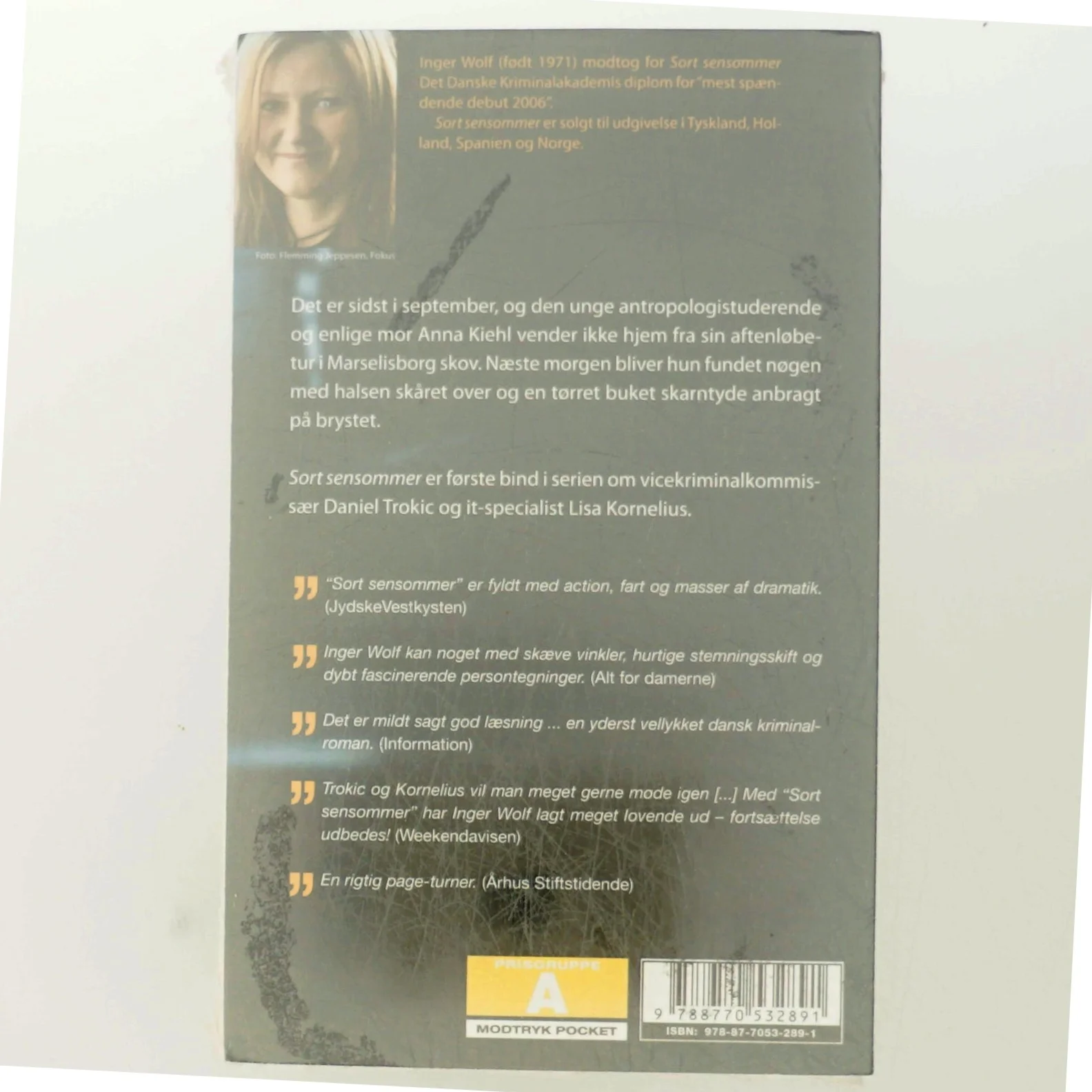 Sort sensommer af Inger Wolf (Bog)