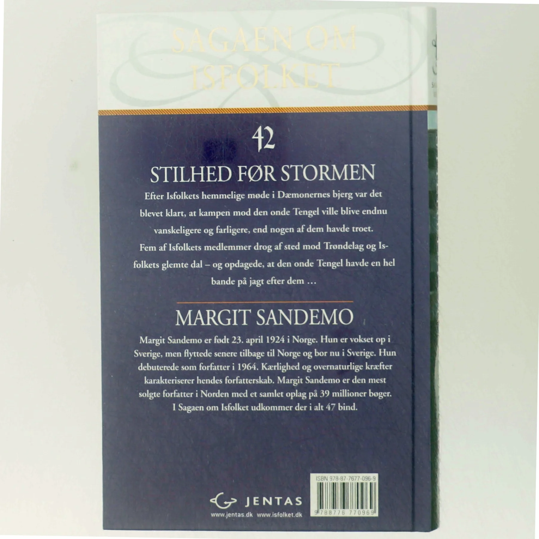 Stilhed før stormen af Margit Sandemo (Bog)