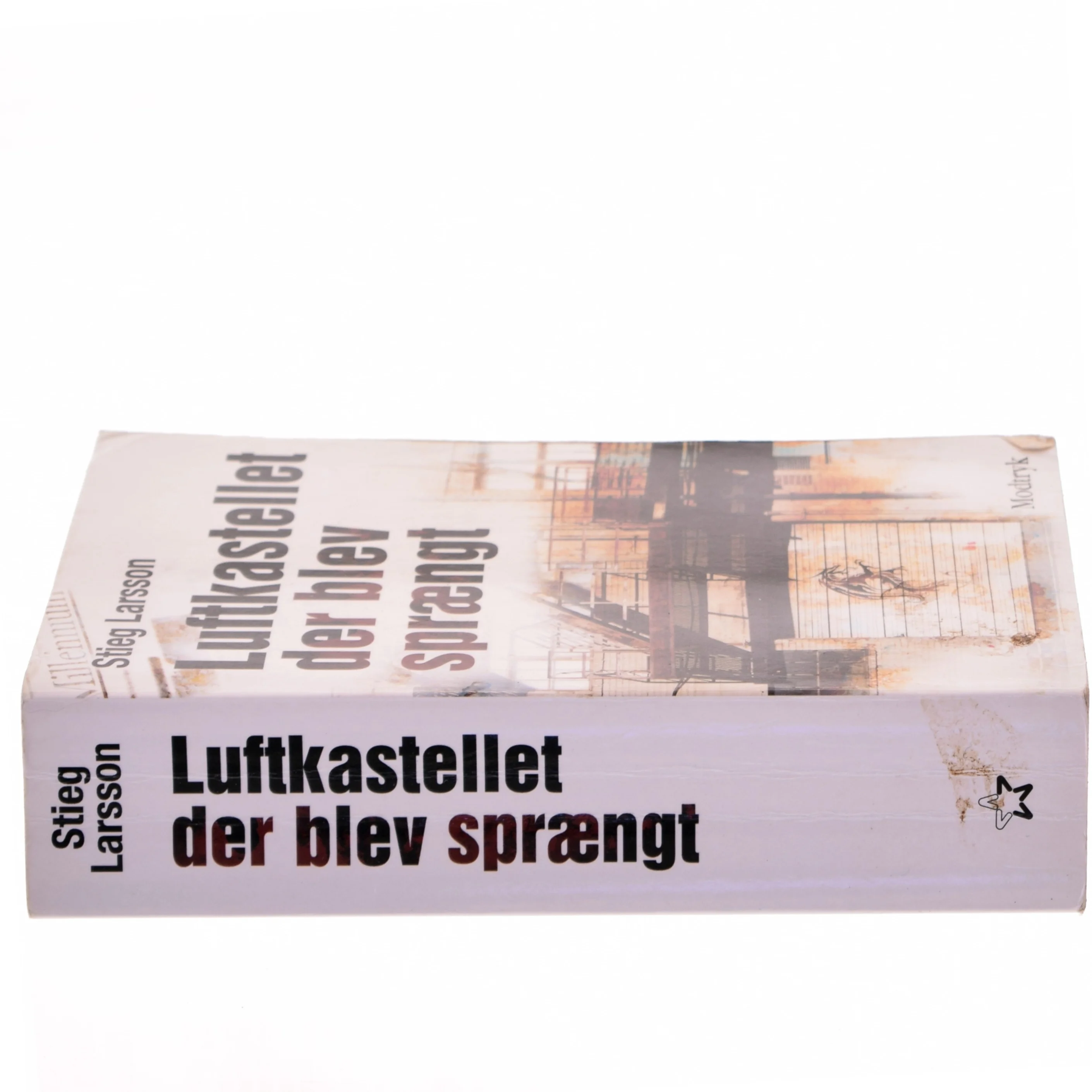 Luftkastellet Der Blev Spraengt (af Stieg Larsson) [Imported] [Paperback] (Danish) (Millennium, 3. Bind) af Stieg Larsson (Bog)