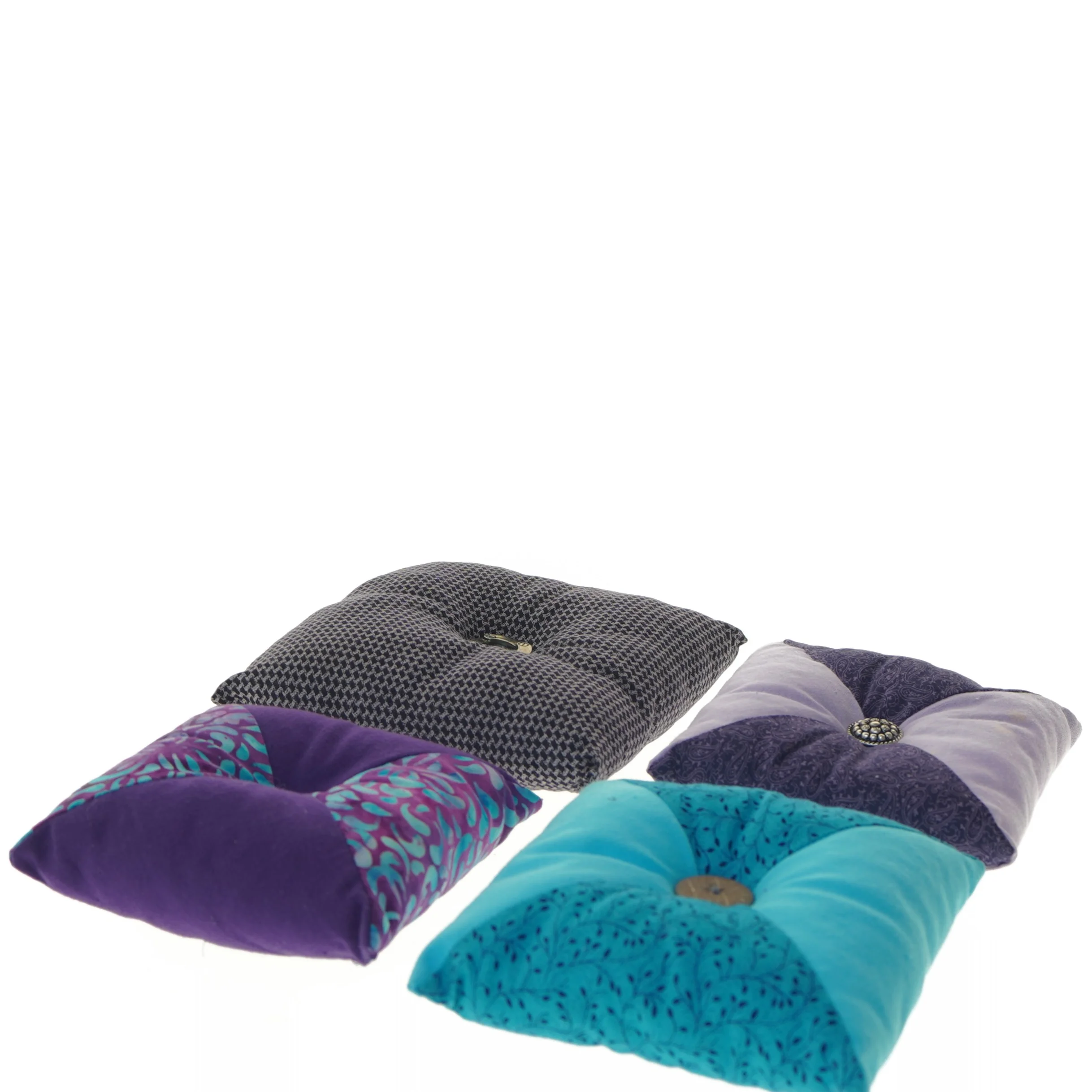 Fire dekorative nåle puder (str. 12-15 cm)