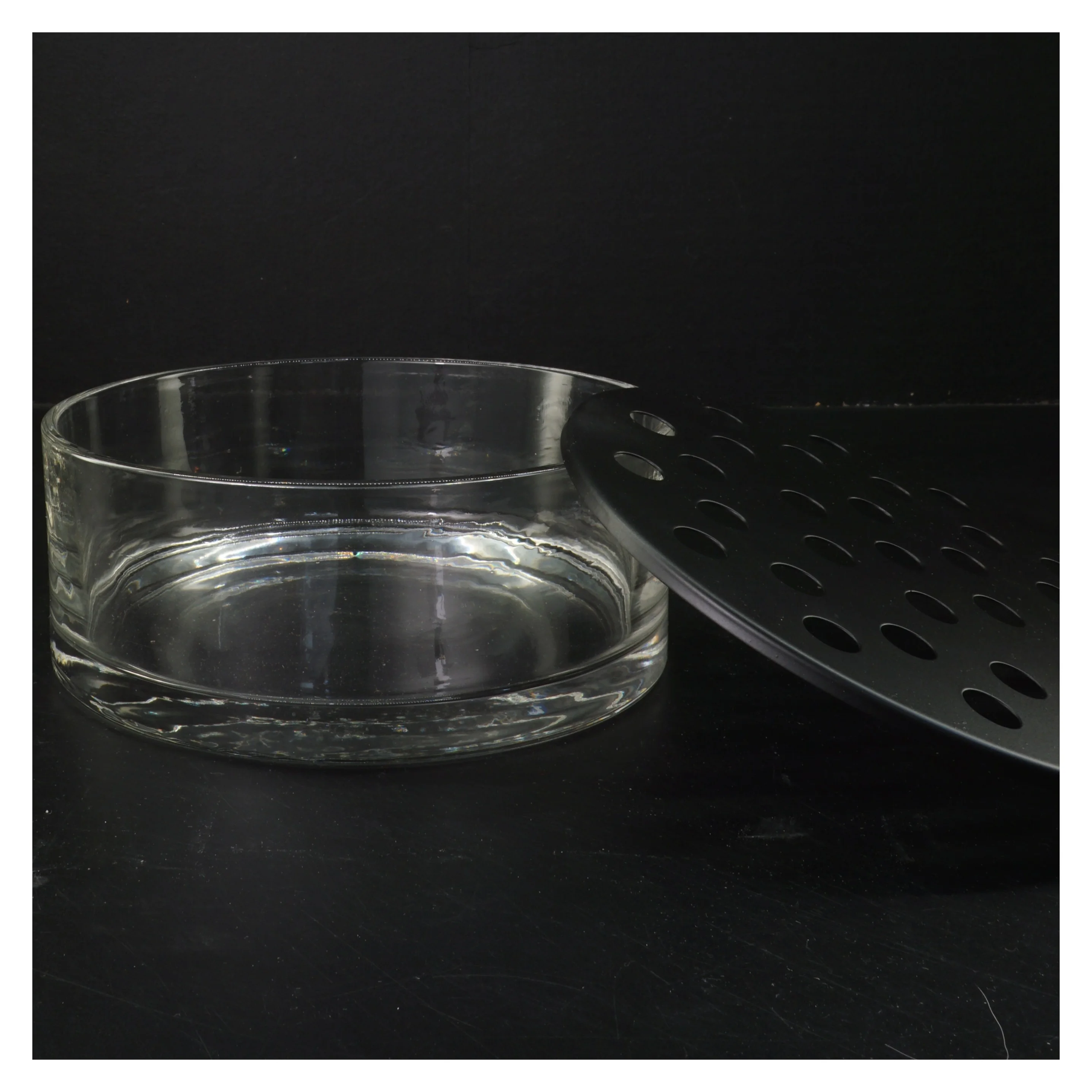 Glasvase med låg med huller i (str. Ø 20 cm)