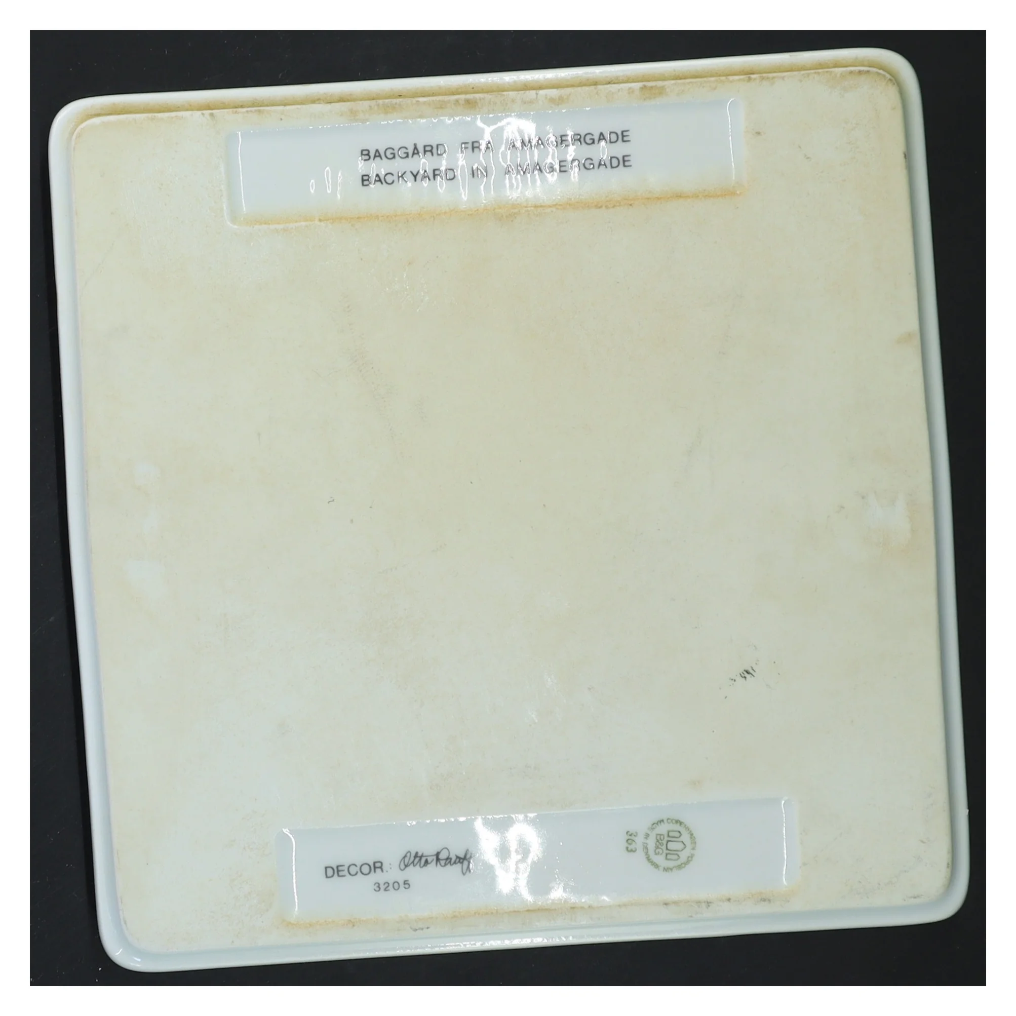 Porcelænstallerken med motiv (str. 19x19x2 cm)